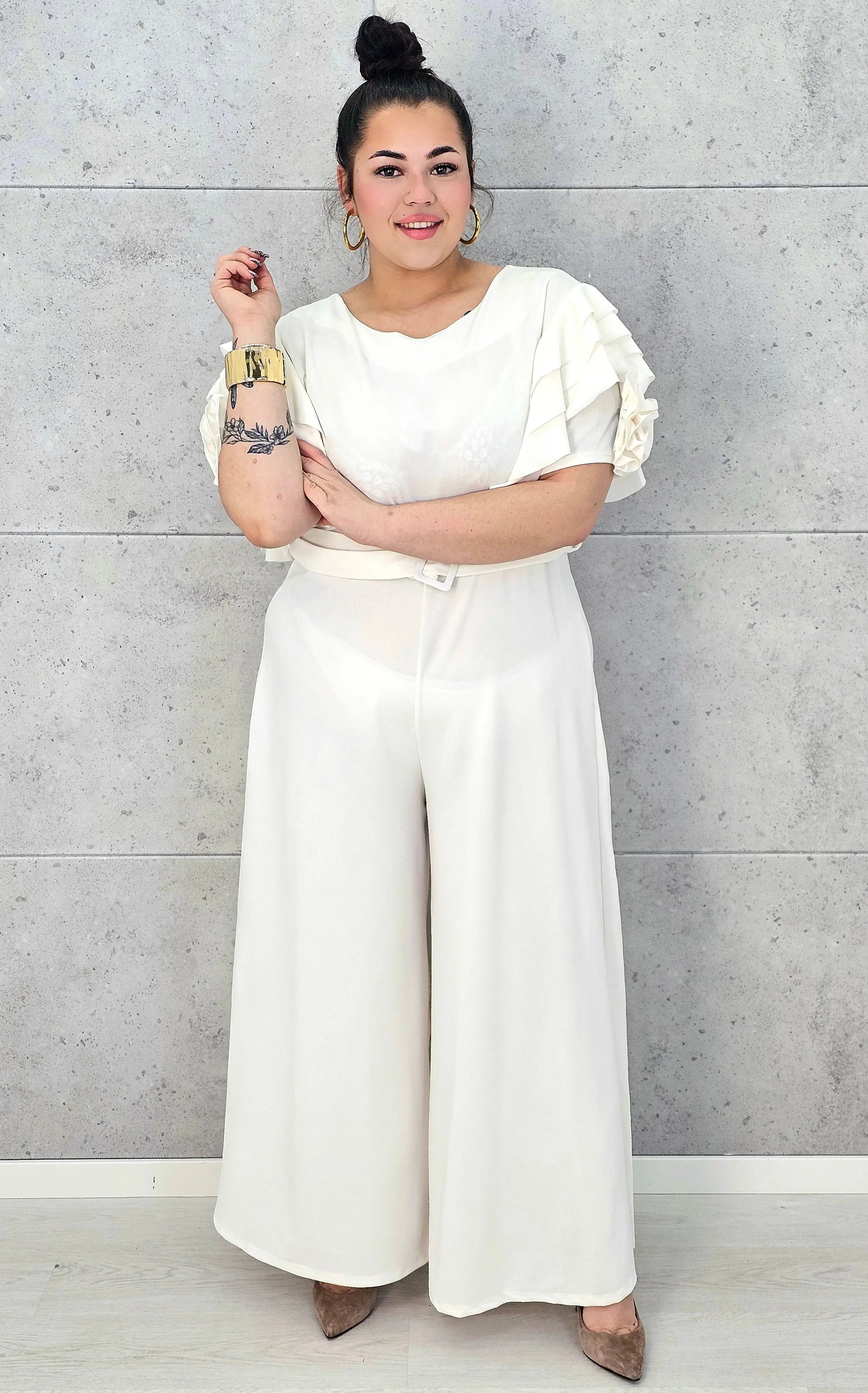 Kombinezon plus size z falbankami – elegancja i kobiecy styl XXL Stylowa XL