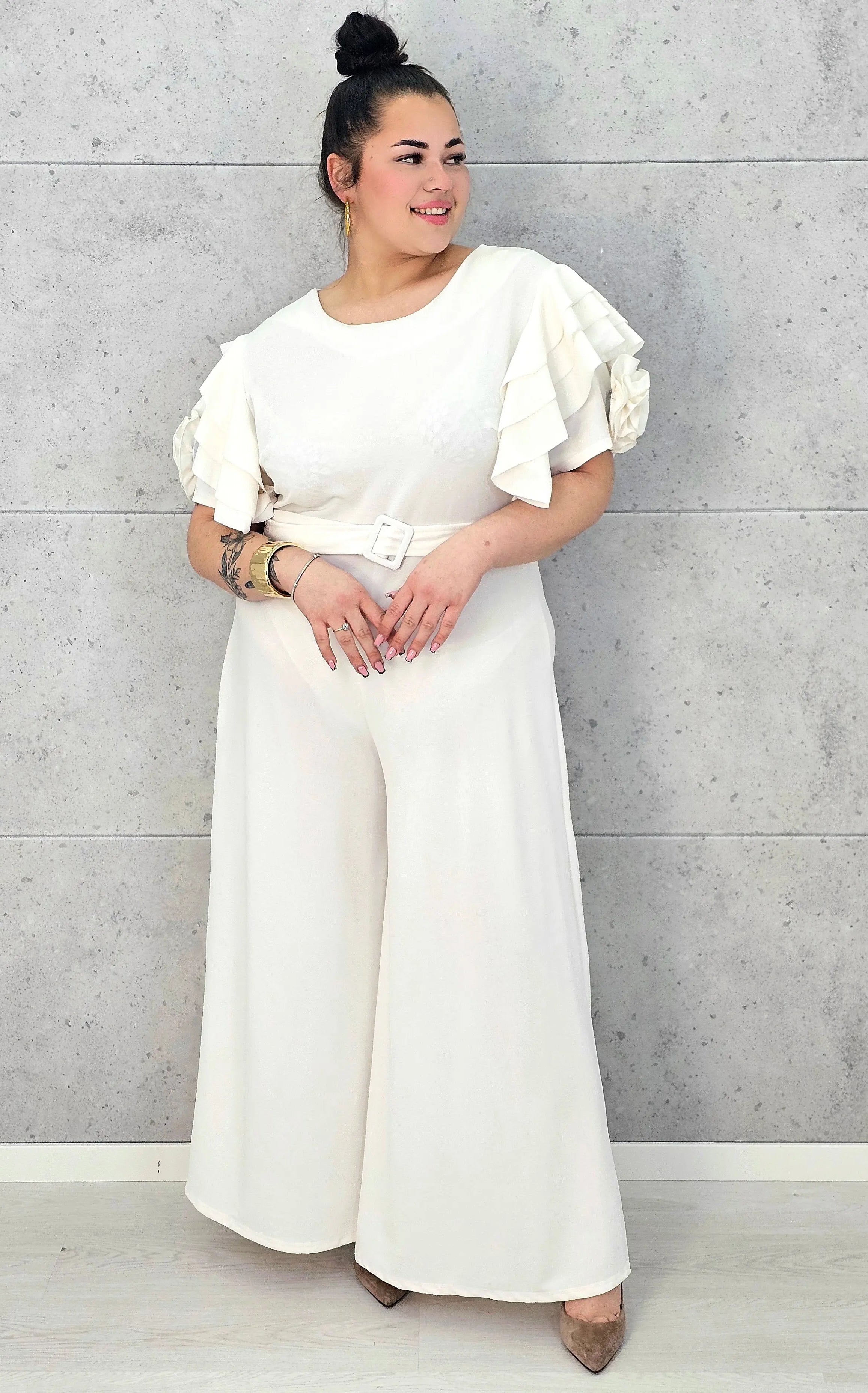 Kombinezon plus size z falbankami – elegancja i kobiecy styl XXL Stylowa XL