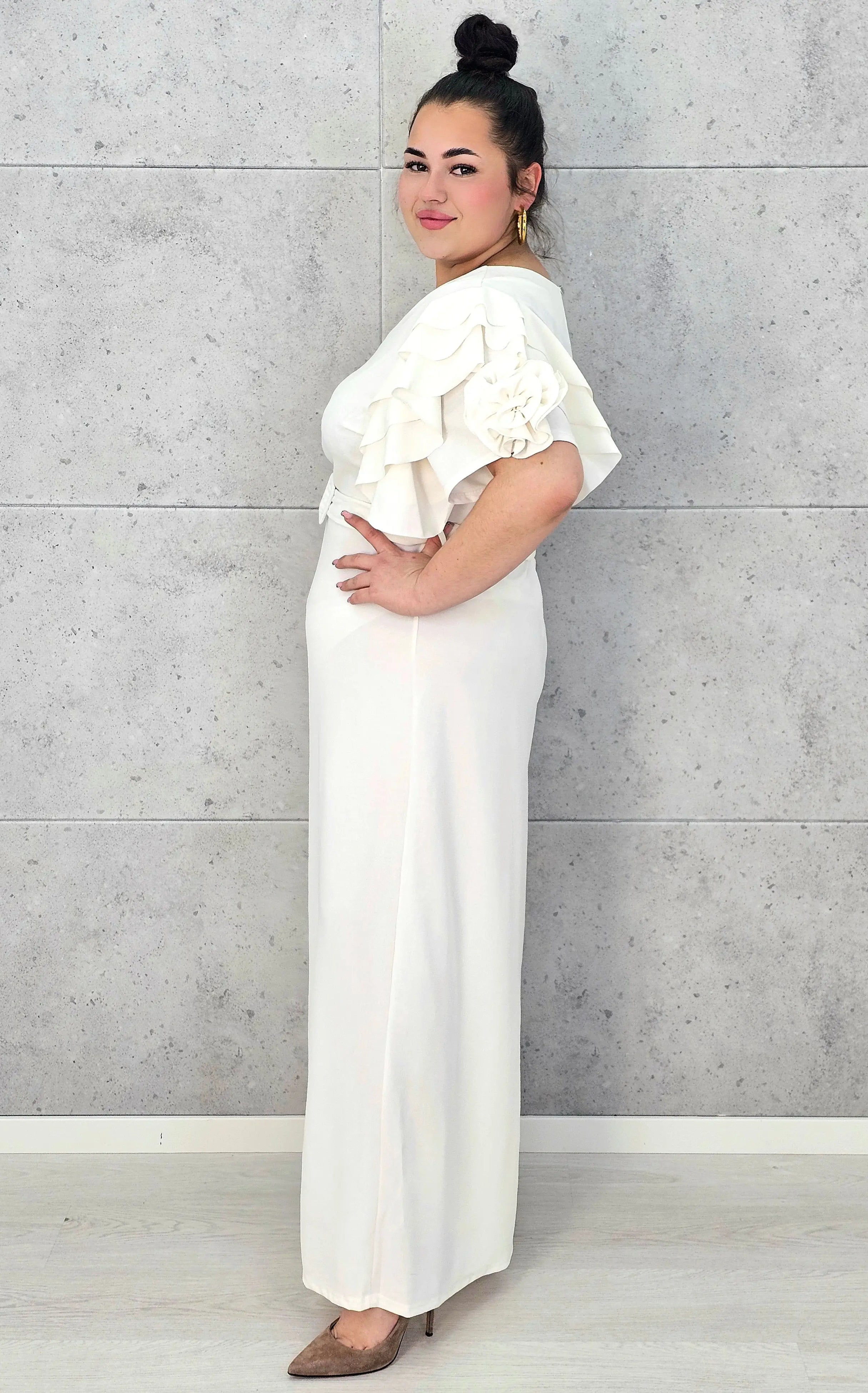 Kombinezon plus size z falbankami – elegancja i kobiecy styl XXL Stylowa XL