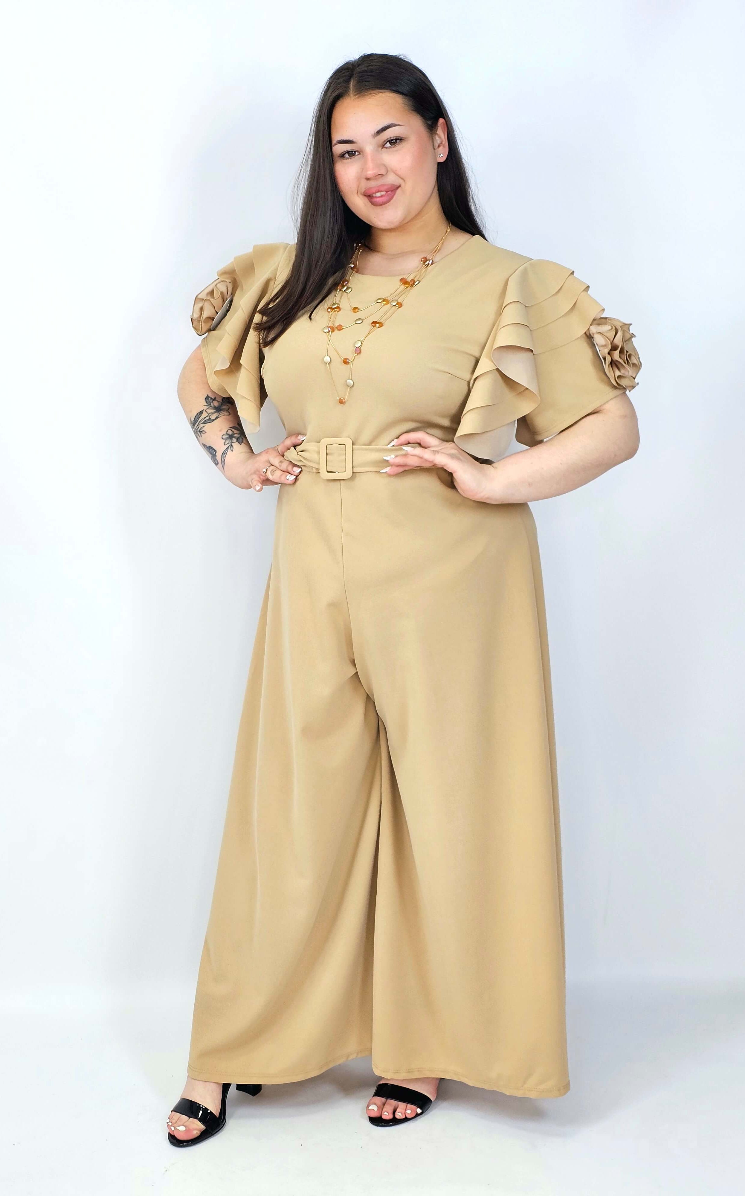 Kombinezon plus size z falbankami – elegancja i kobiecy styl XXL Stylowa XL