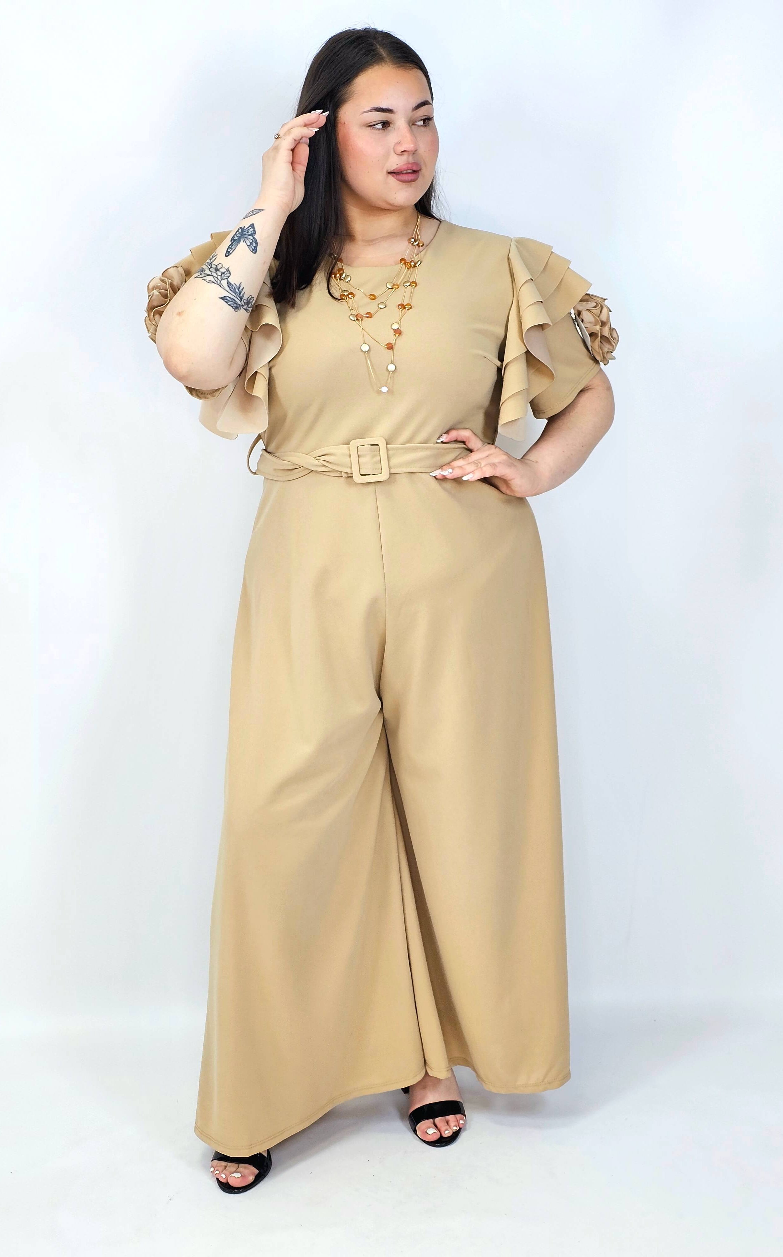 Kombinezon plus size z falbankami – elegancja i kobiecy styl XXL Stylowa XL