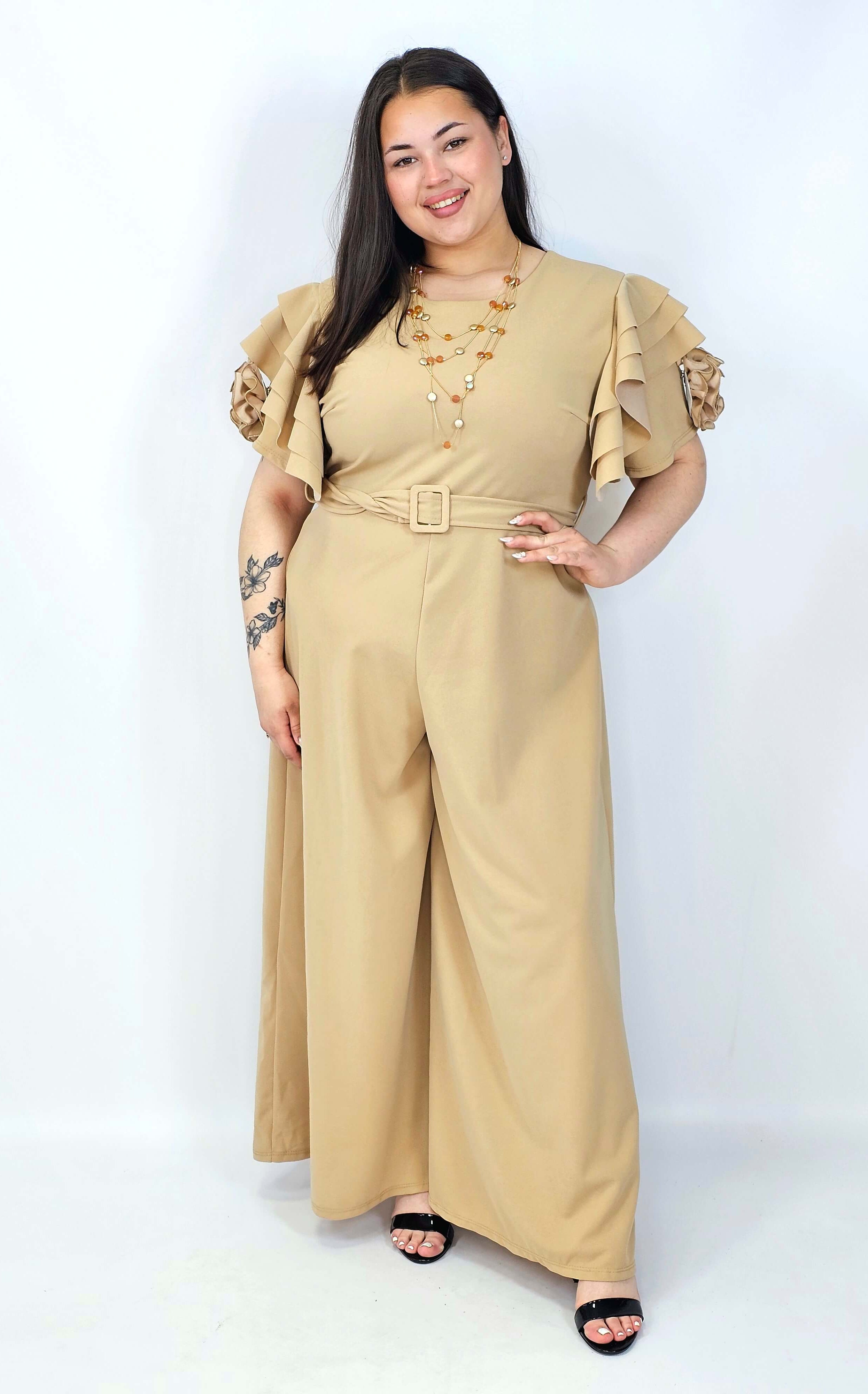 Kombinezon plus size z falbankami – elegancja i kobiecy styl XXL Stylowa XL