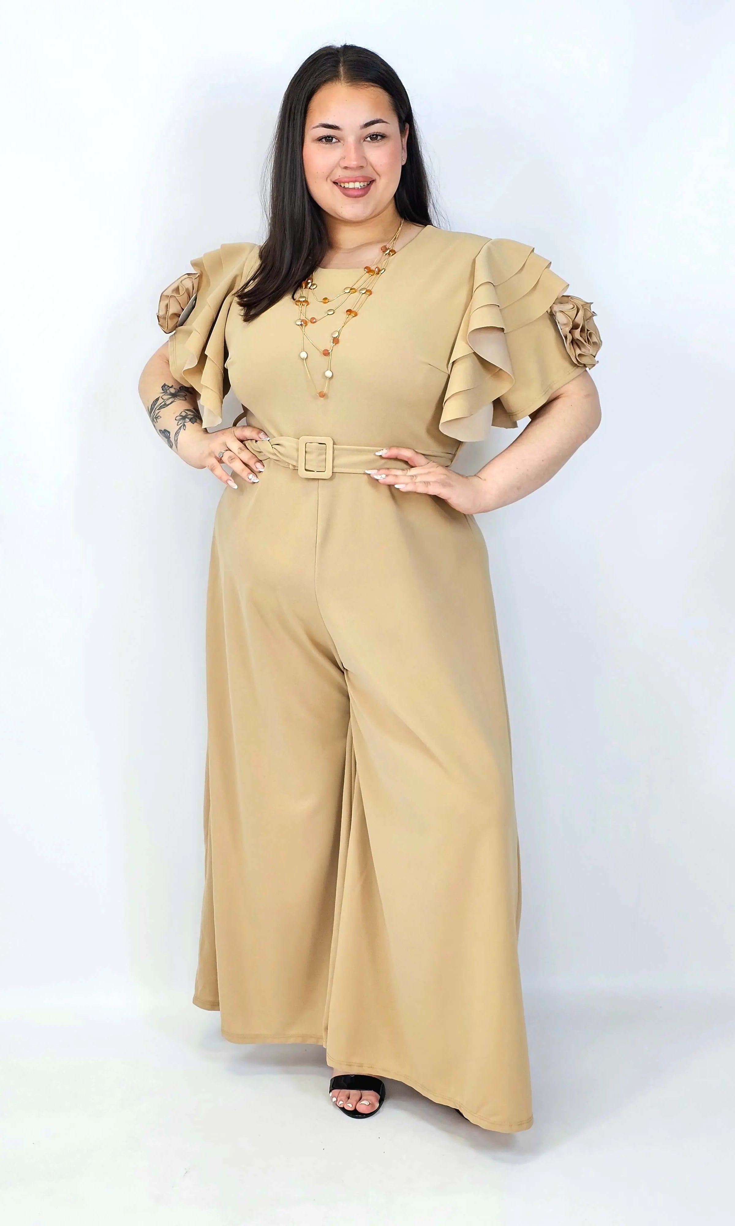 Kombinezon plus size z falbankami – elegancja i kobiecy styl XXL Stylowa XL