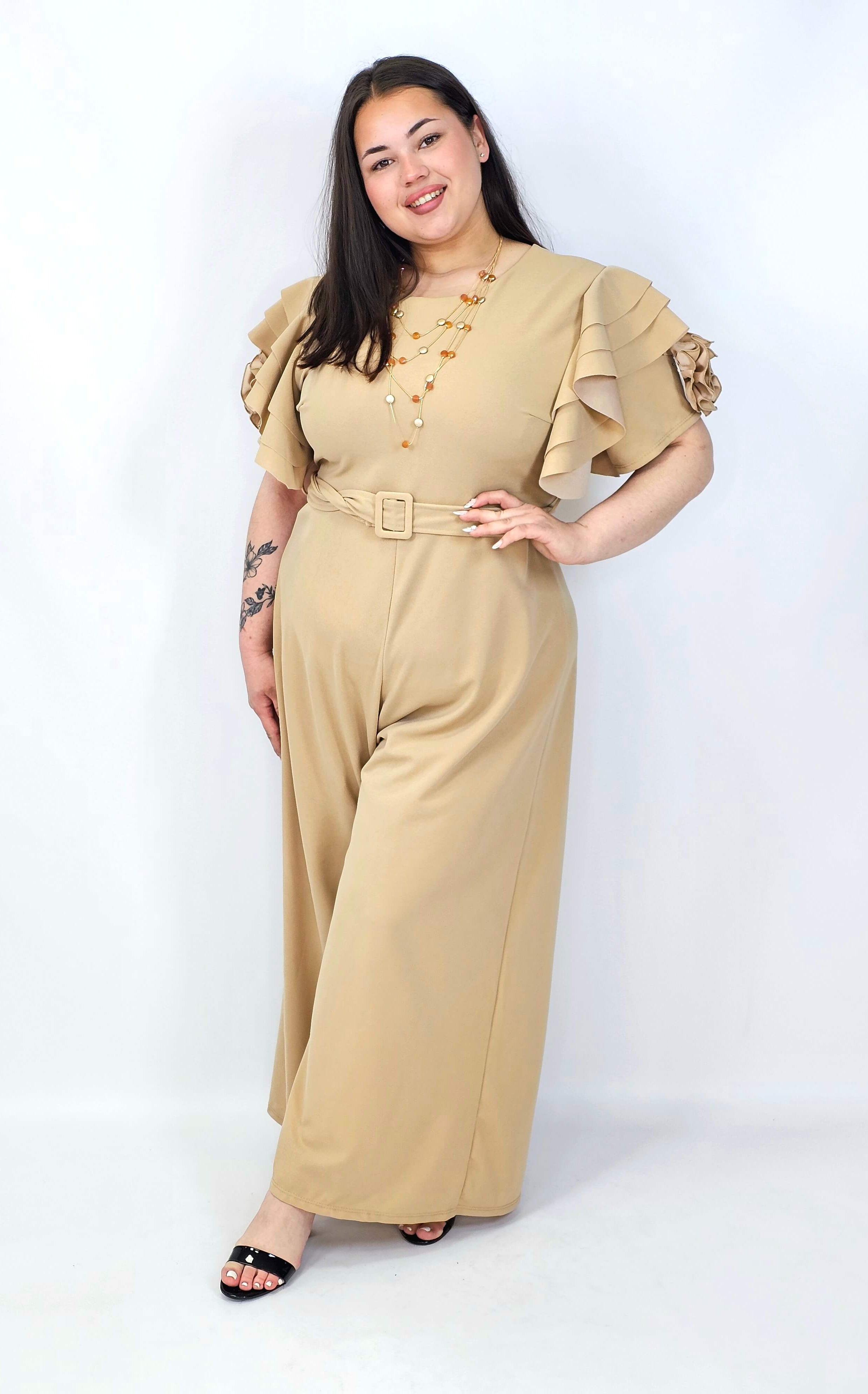 Kombinezon plus size z falbankami – elegancja i kobiecy styl XXL Stylowa XL