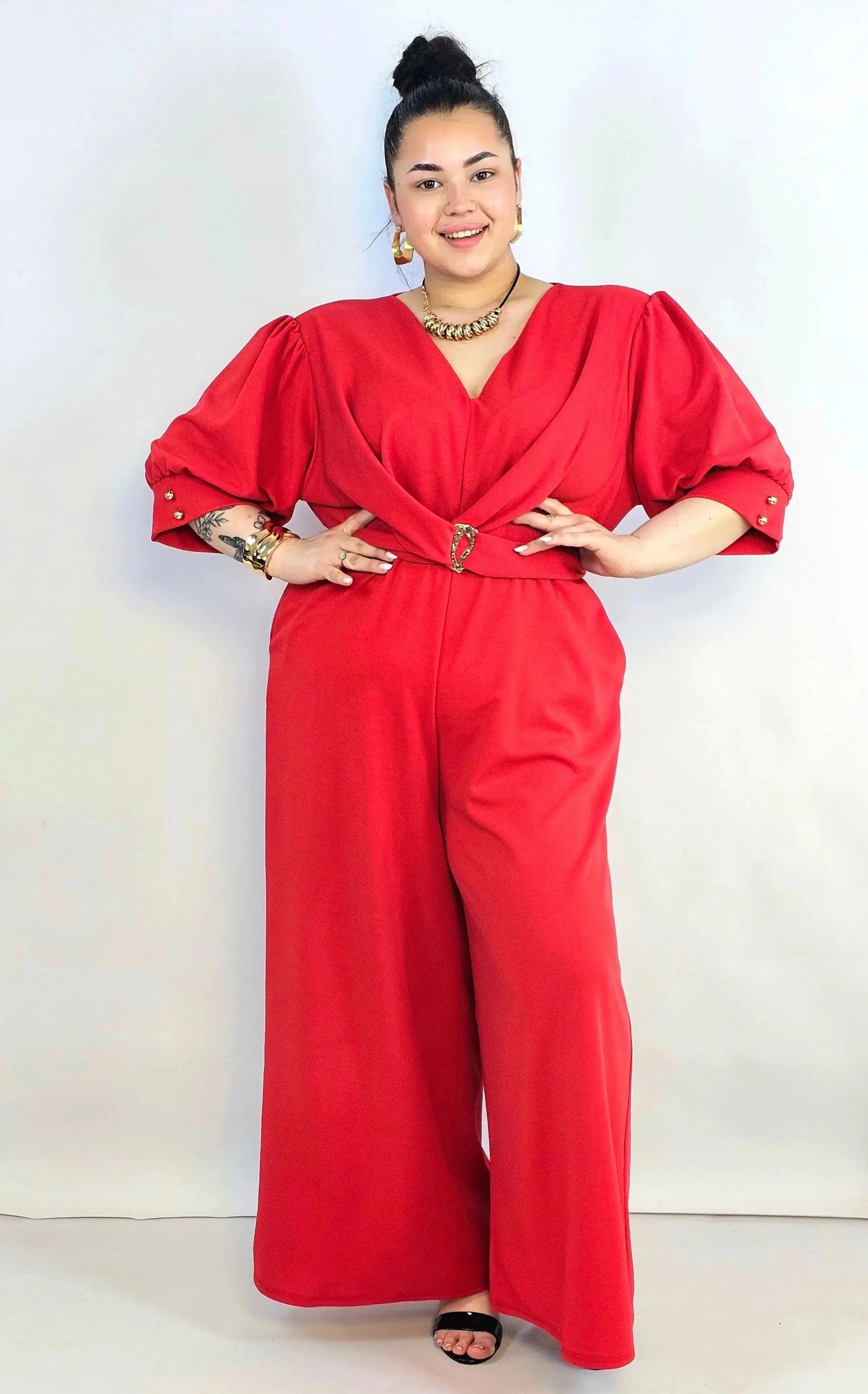 Kombinezon plus size z kopertowym dekoltem i paskiem – elegancki fason XXL Stylowa XL