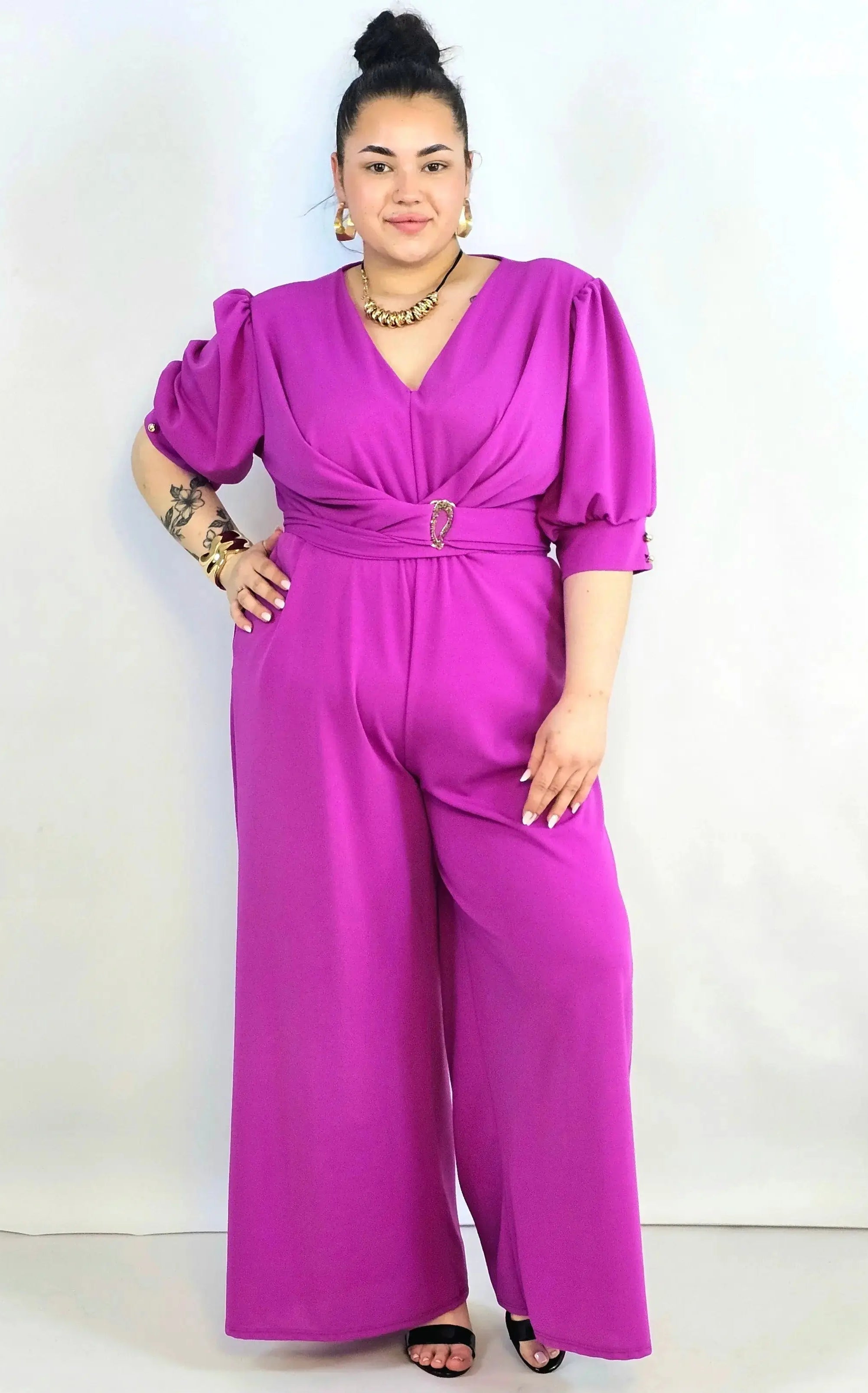 Kombinezon plus size z kopertowym dekoltem i paskiem – elegancki fason XXL Stylowa XL