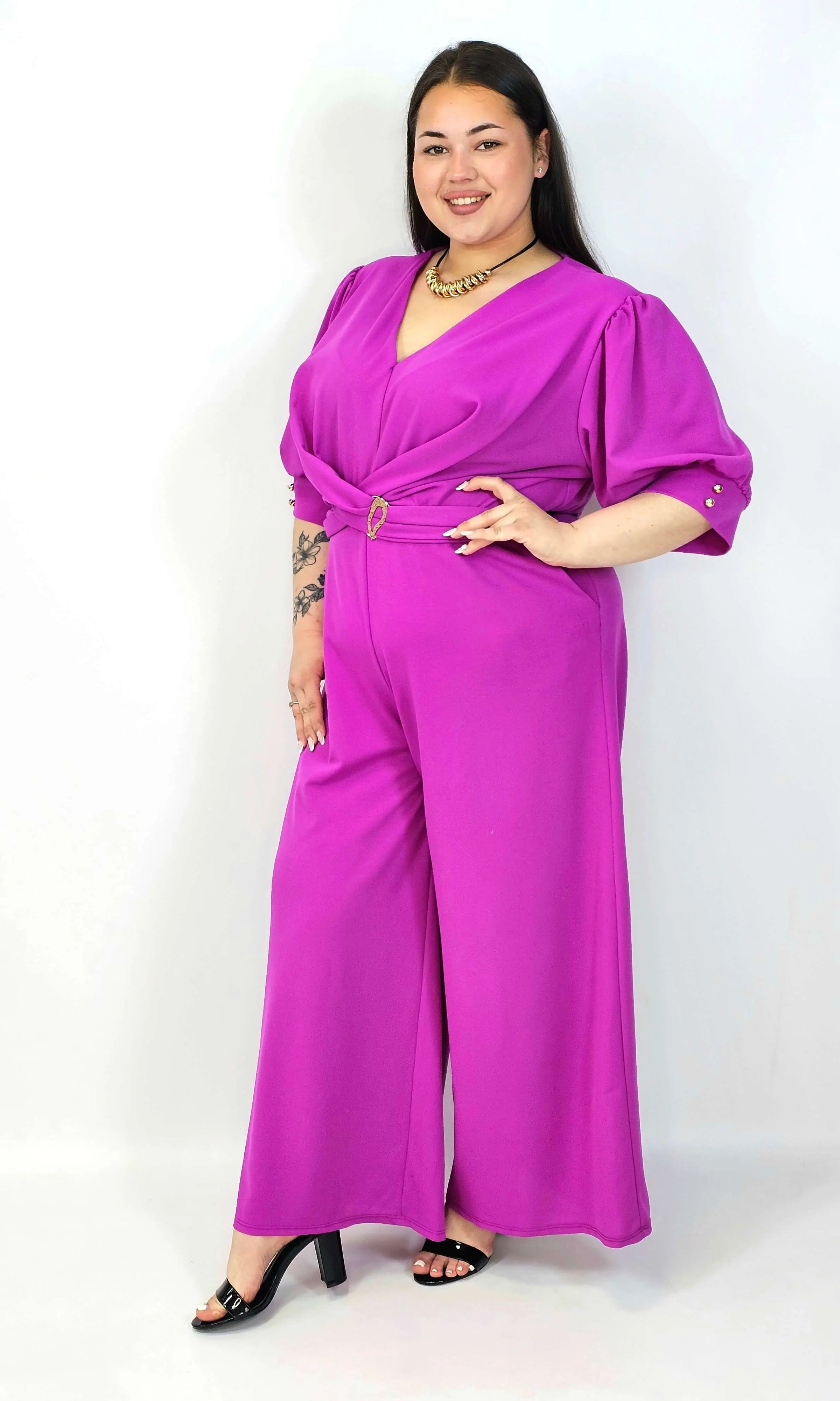 Kombinezon plus size z kopertowym dekoltem i paskiem – elegancki fason XXL Stylowa XL