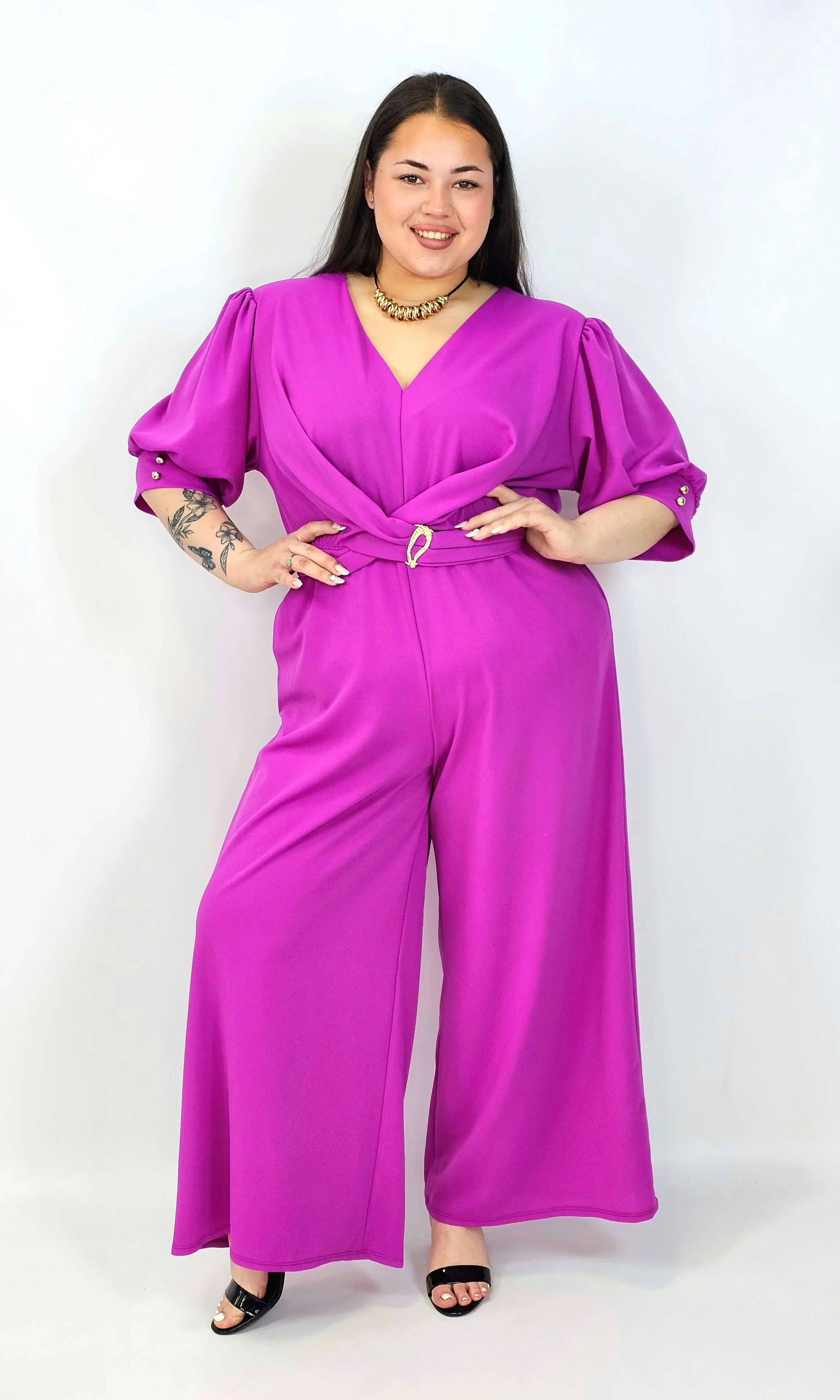 Kombinezon plus size z kopertowym dekoltem i paskiem – elegancki fason XXL Stylowa XL