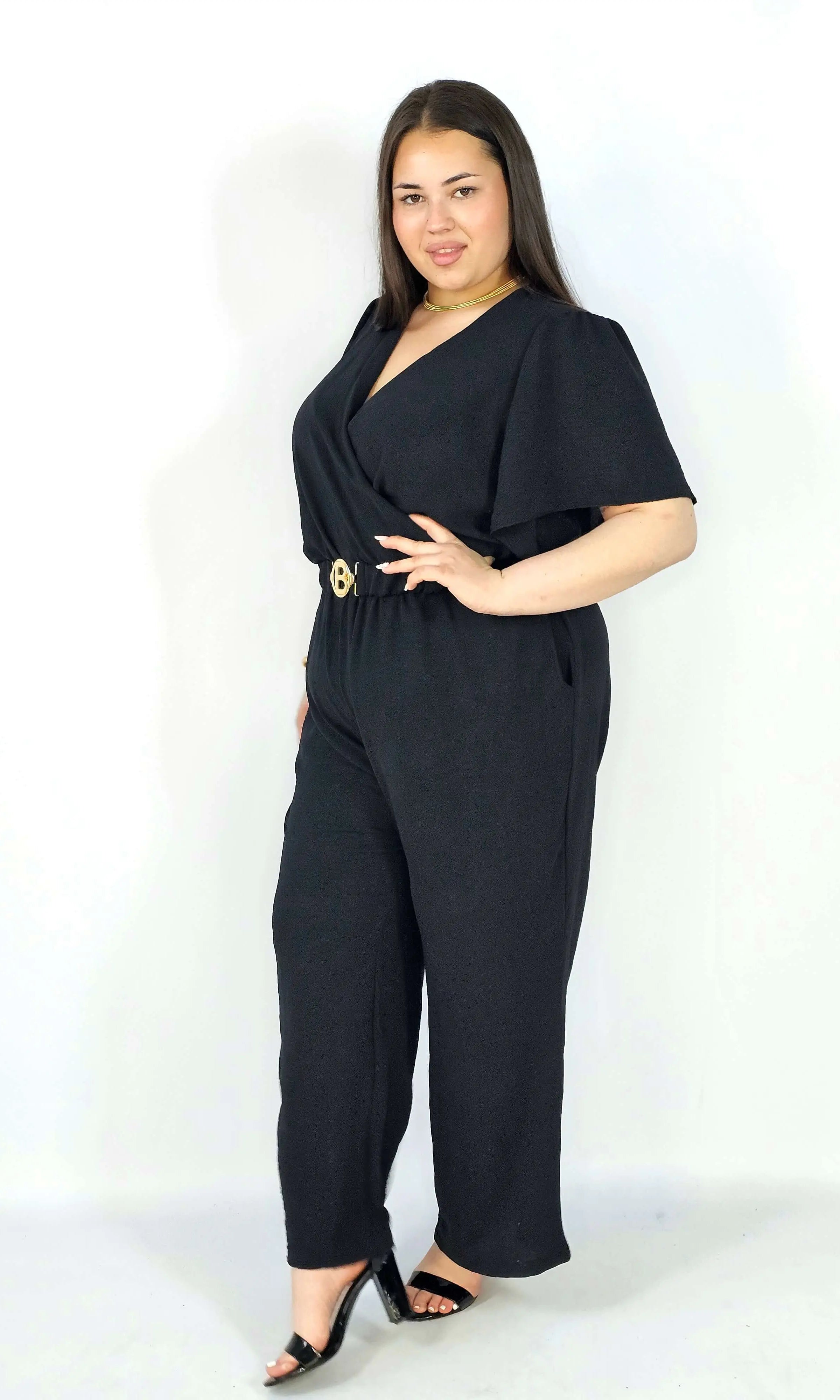 Kombinezon plus size z kopertowym dekoltem i paskiem – wygoda i styl XXL Stylowa XL