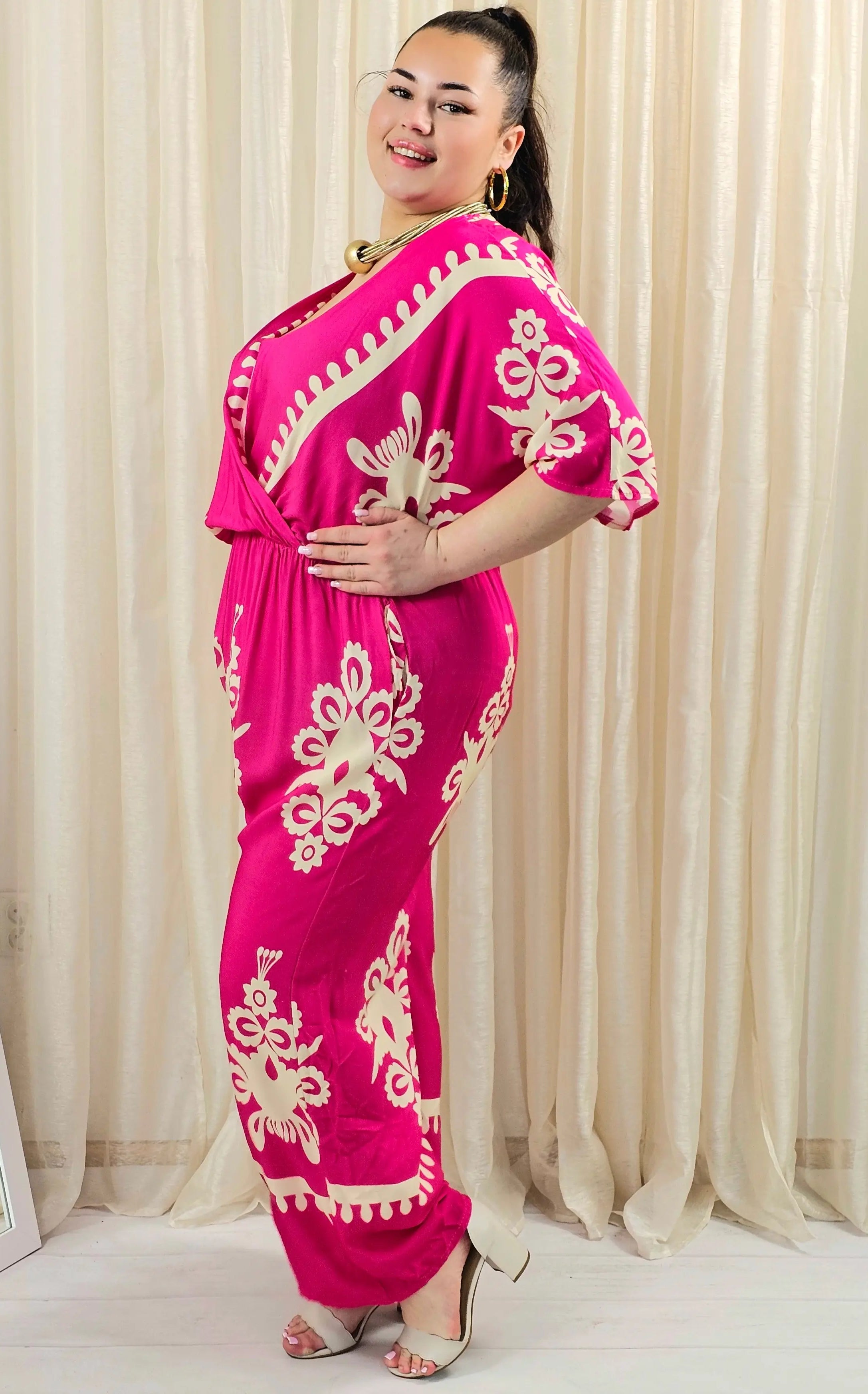 Kombinezon plus size z kopertowym dekoltem i szeroką nogawką – wyrazisty styl XXL Stylowa XL