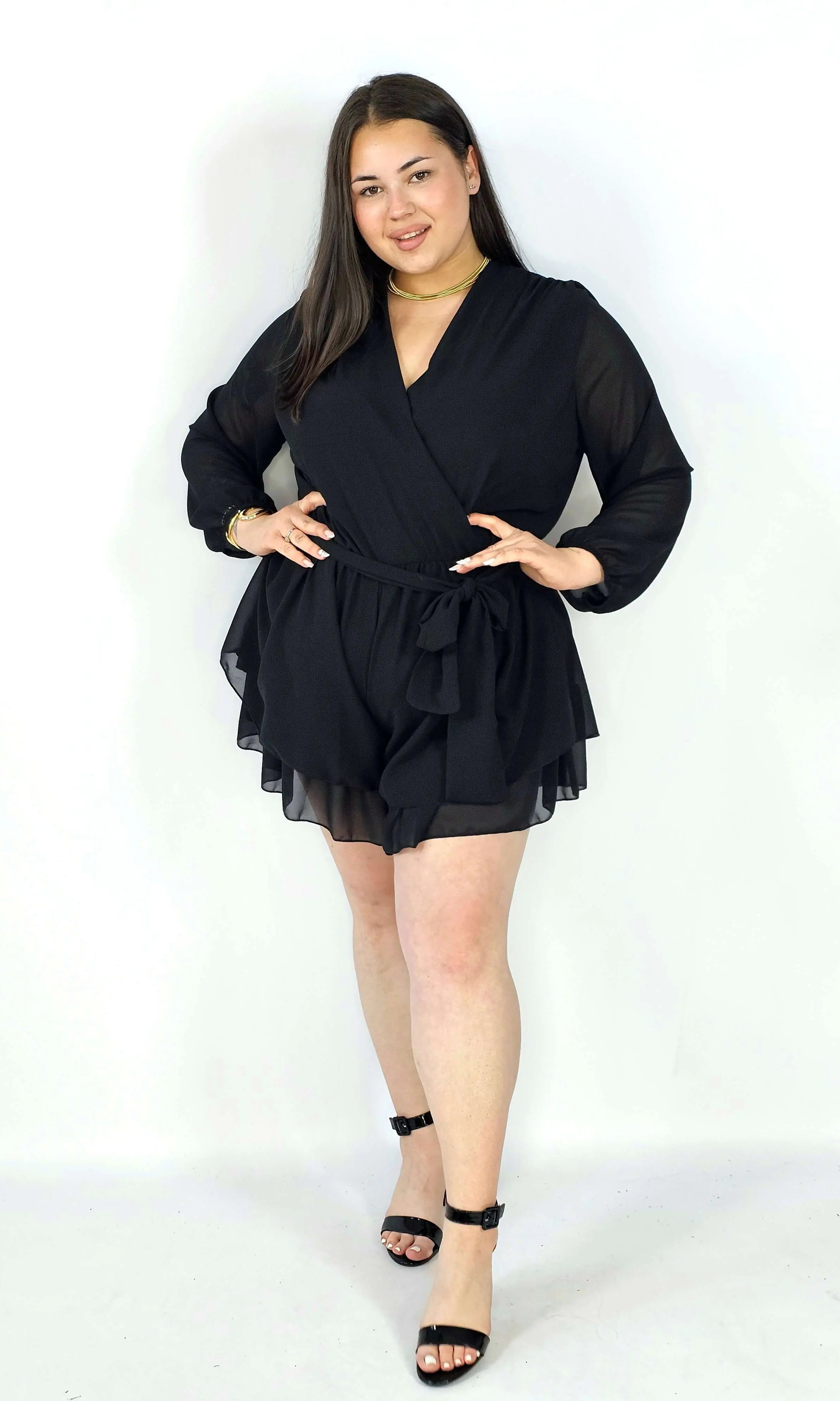 Kombinezon plus size z kopertowym dekoltem i wiązaniem – elegancka stylizacja XXL Stylowa XL