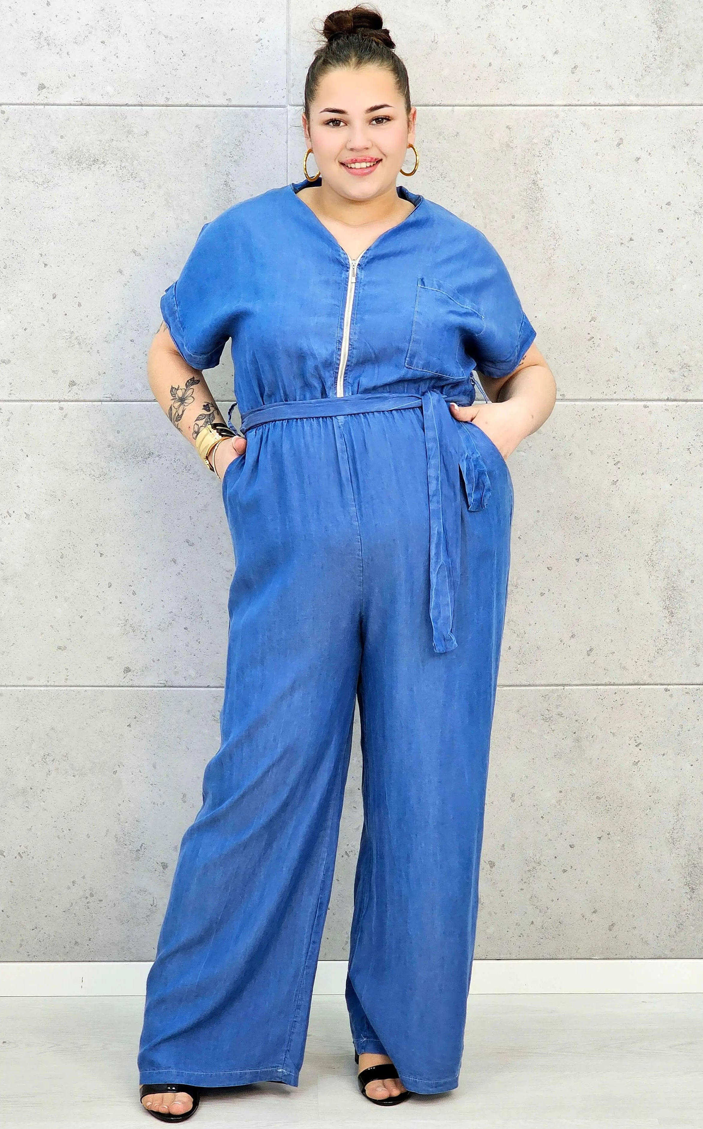 Kombinezon plus size z paskiem – wygodny fason XXL dla kobiet Stylowa XL