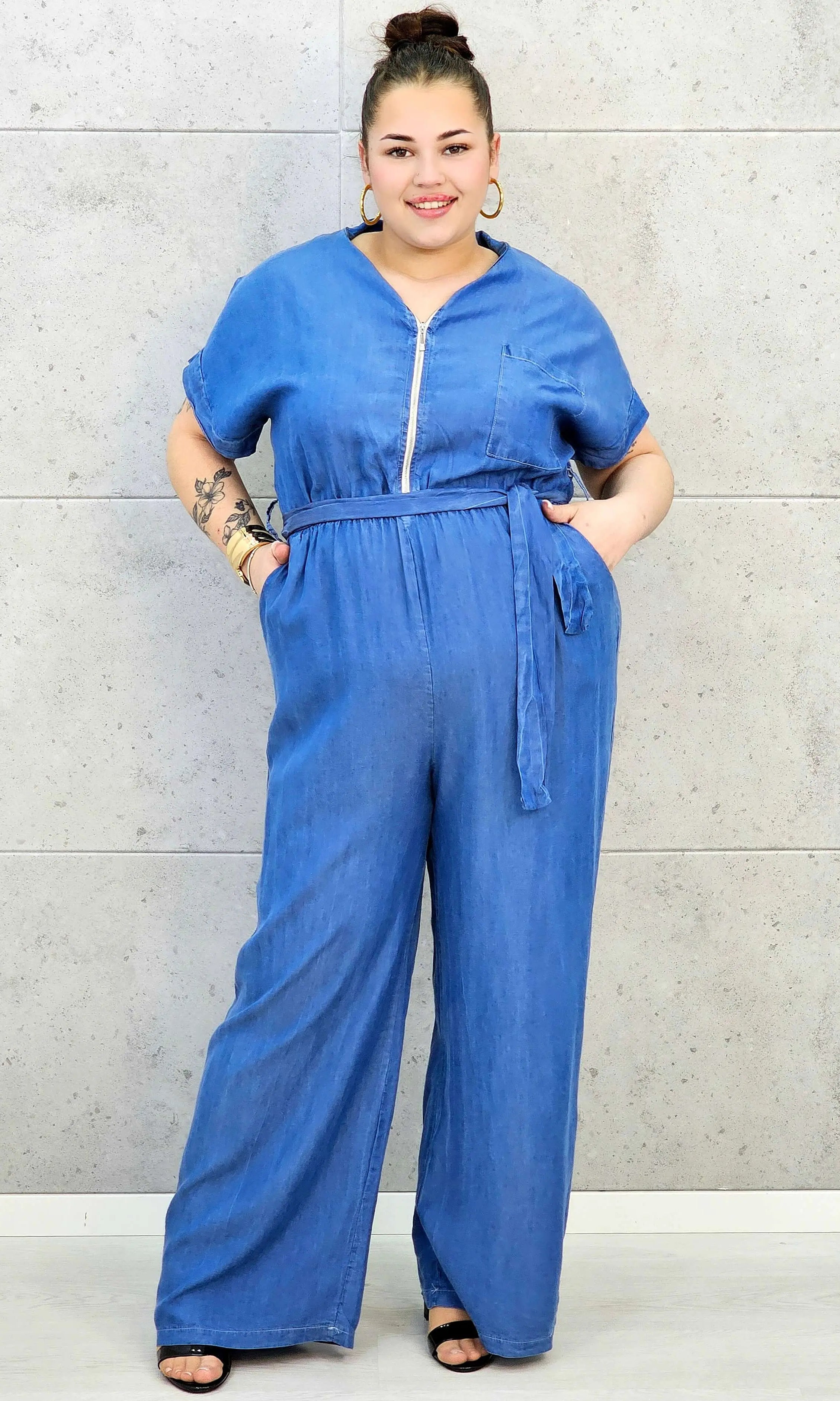 Kombinezon plus size z paskiem – wygodny fason XXL dla kobiet Stylowa XL