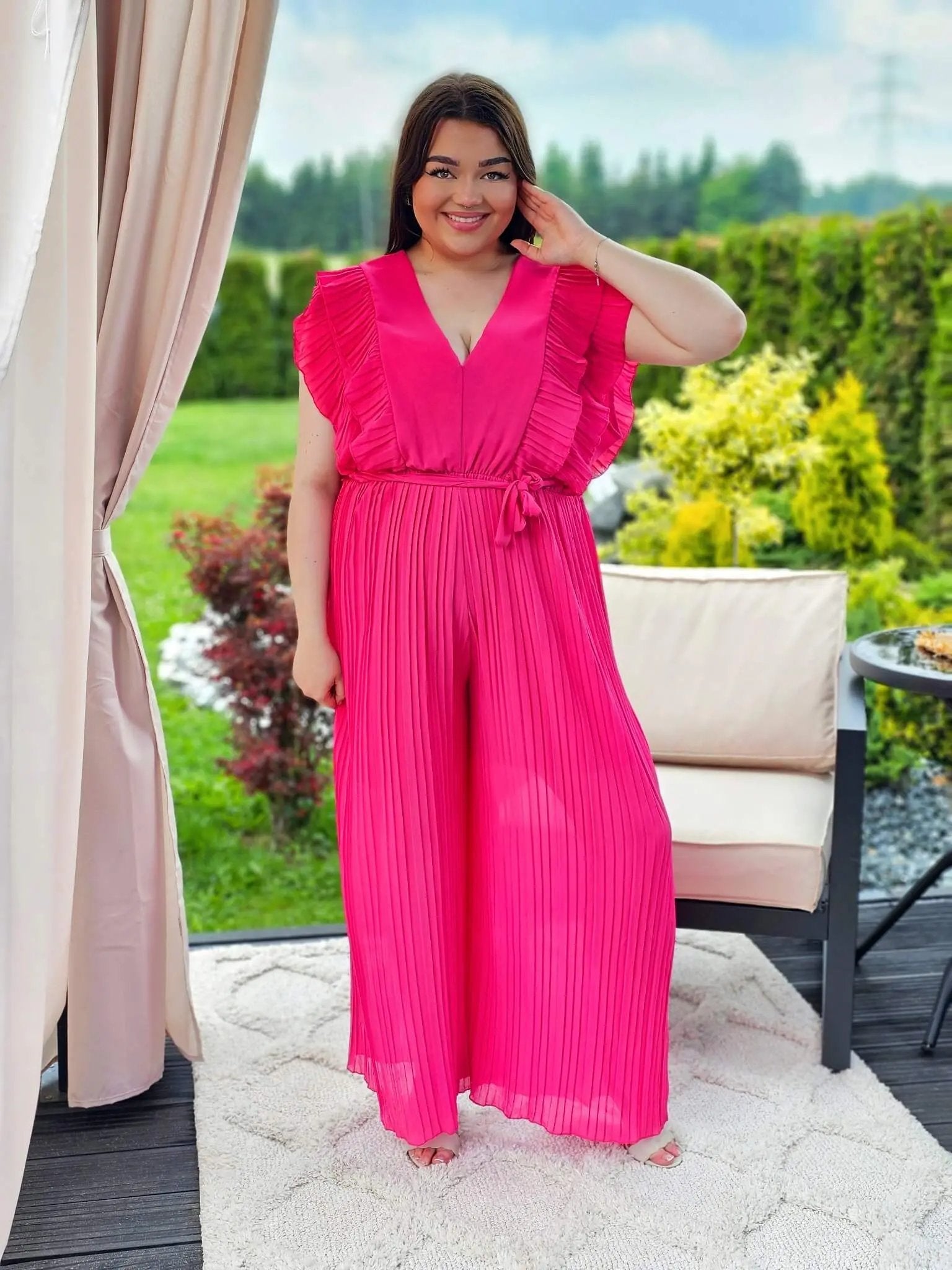 Kombinezon z falbanami – kobiecy szyk i wygoda w jednym! Stylowa XL