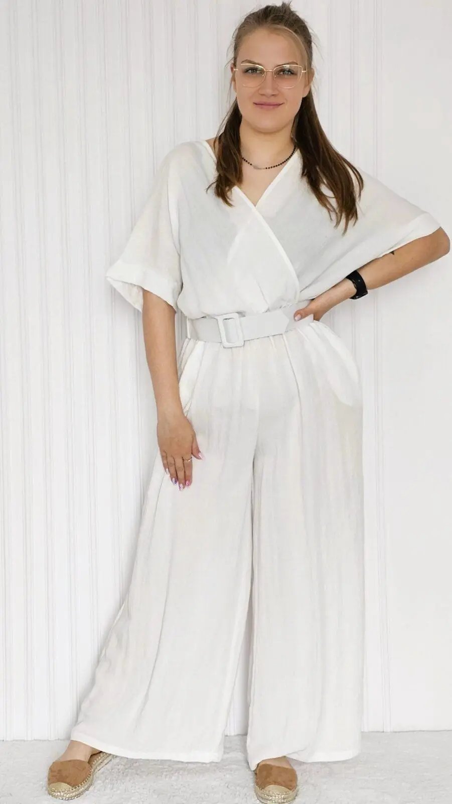 Kombinezon z krótkim rękawem długimi nogawkami - biały Stylowa XL