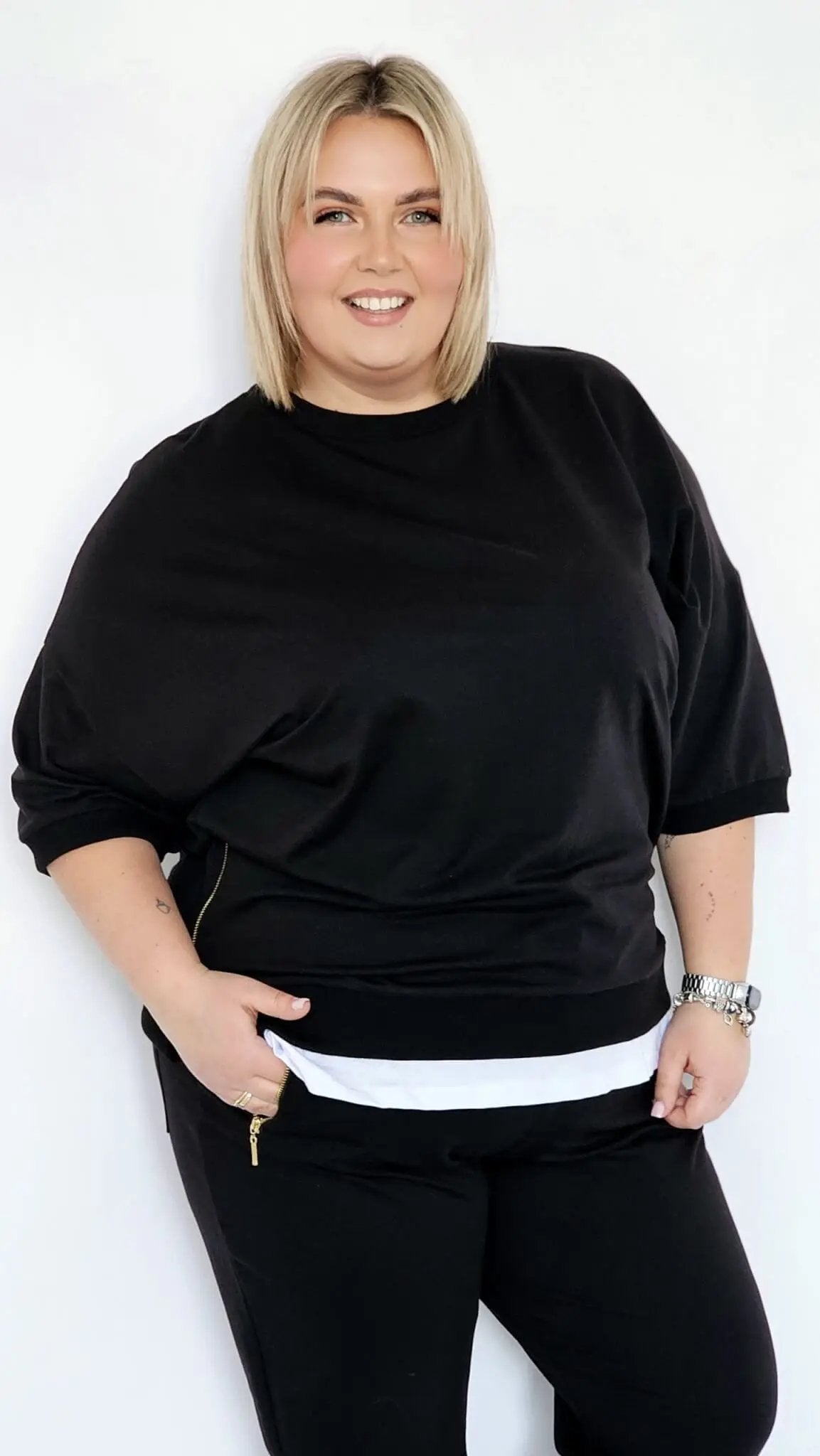 Komfortowy dres z ozdobnymi suwakami - czerń Stylowa XL