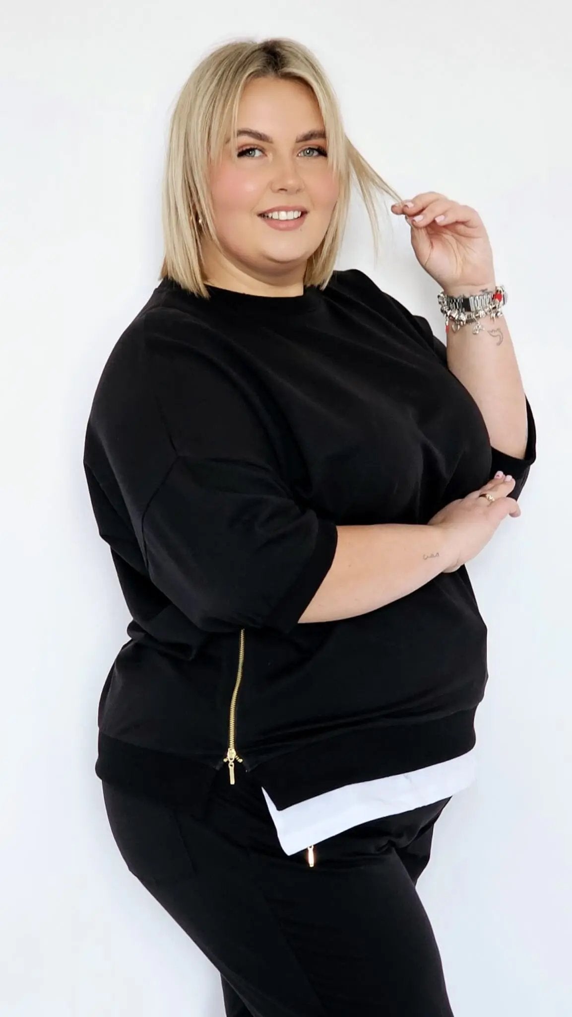 Komfortowy dres z ozdobnymi suwakami - czerń Stylowa XL