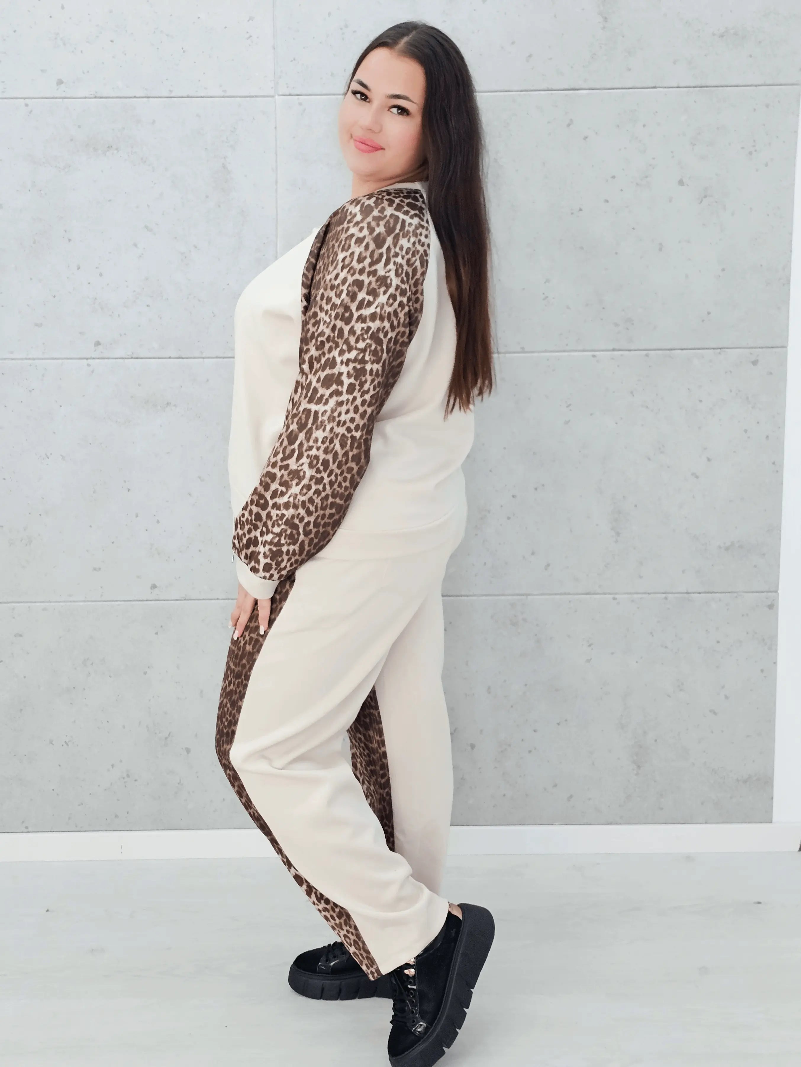 Komplet Dresowy Plus Size StylowaXL – Panterkowy Styl i Wygoda dla Kobiet XXL Stylowa XL