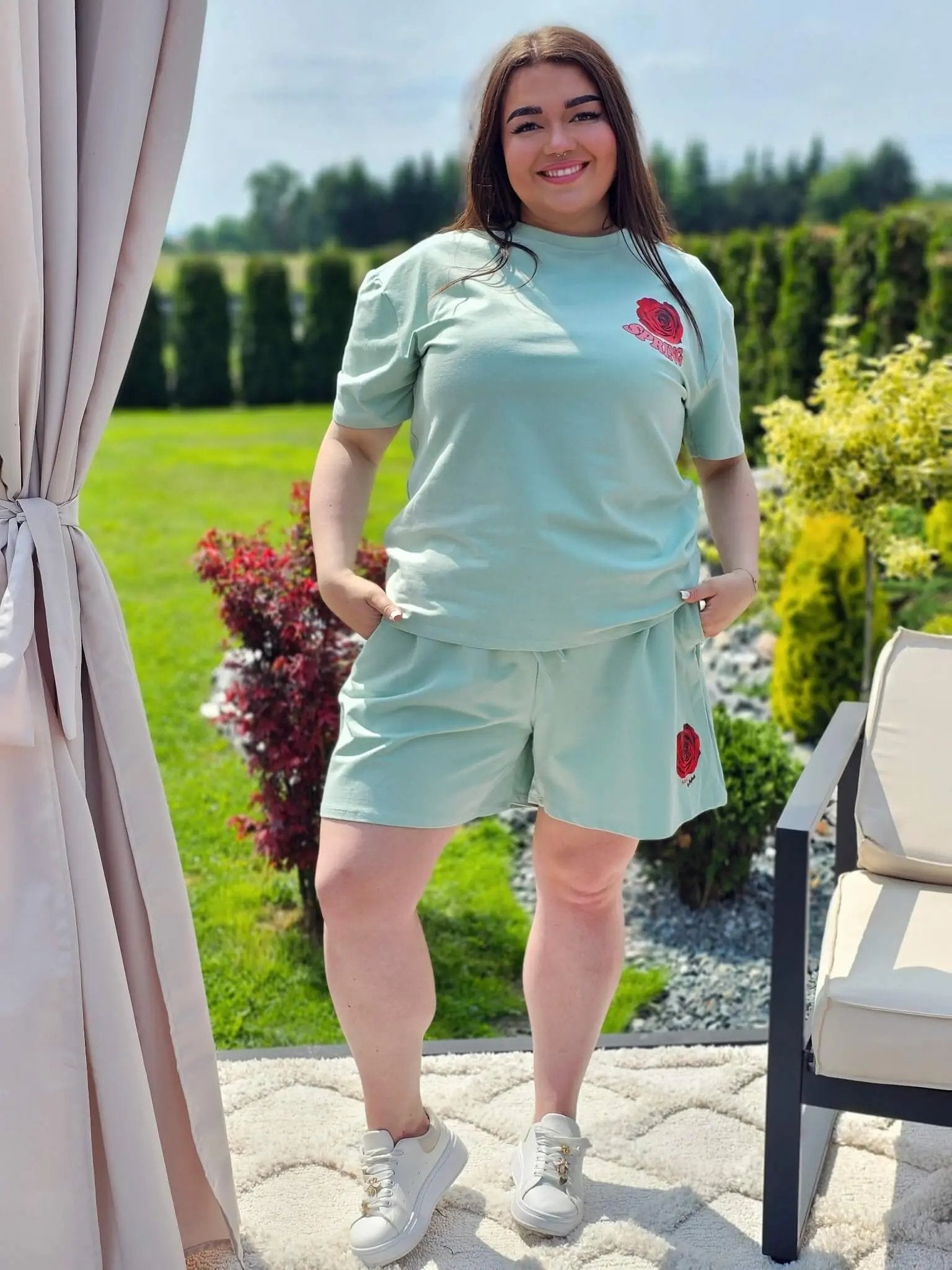 Komplet „Spring Roses” – romantyczny look z różanym akcentem Stylowa XL