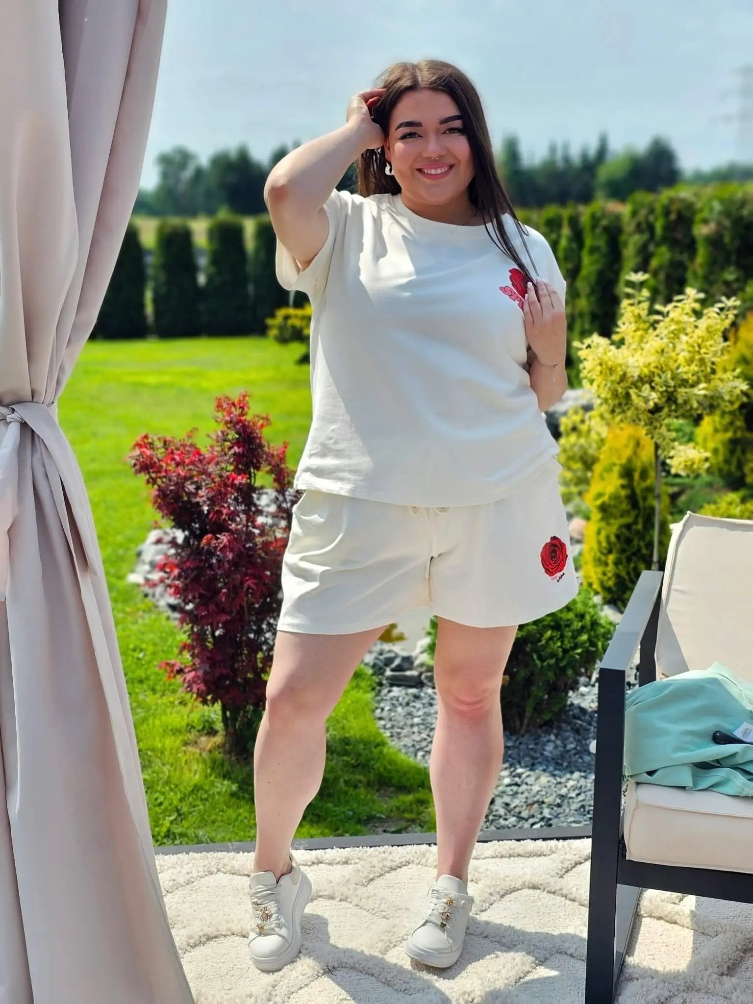 Komplet „Spring Roses” – romantyczny look z różanym akcentem Stylowa XL