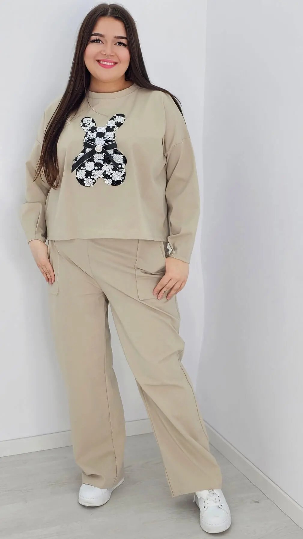 Komplet bluza z aplikacją + szerokie spodnie - beżowy Stylowa XL