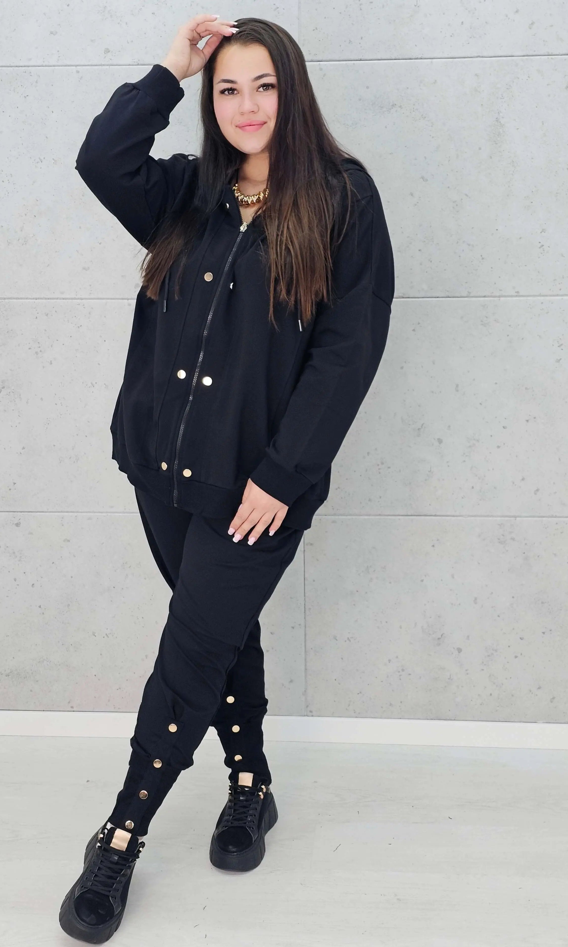 Komplet dresowy plus size z ozdobnymi guzikami – stylowy look XXL Stylowa XL