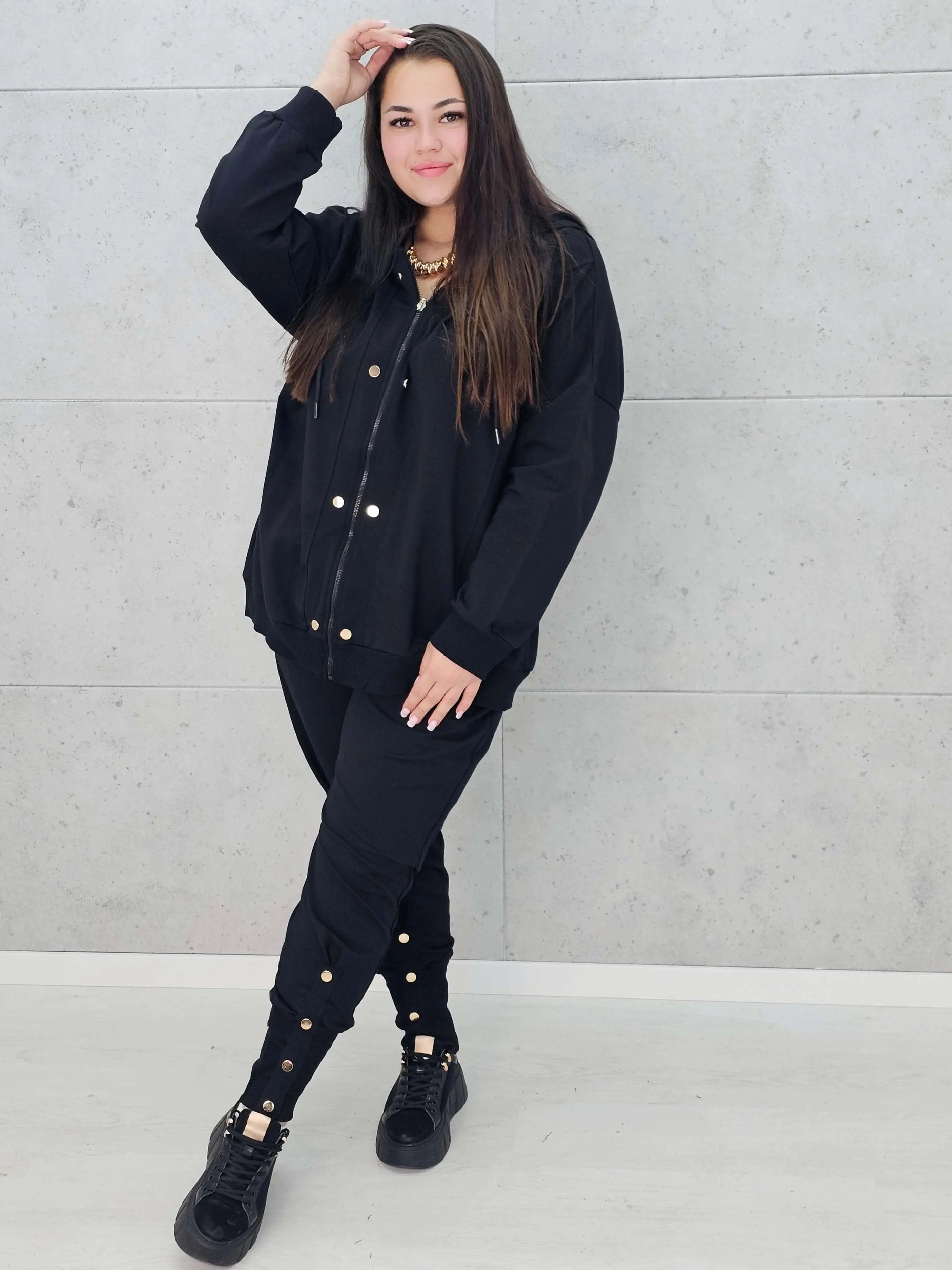 Komplet dresowy plus size z ozdobnymi guzikami – stylowy look XXL Stylowa XL