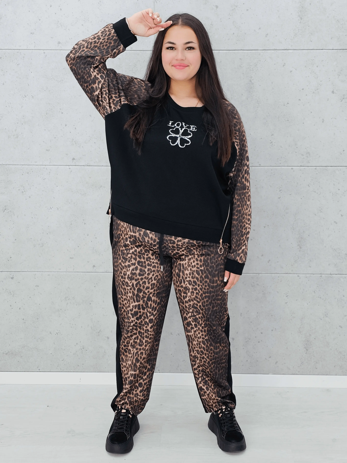 Komplet dresowy z motywem panterki Stylowa XL