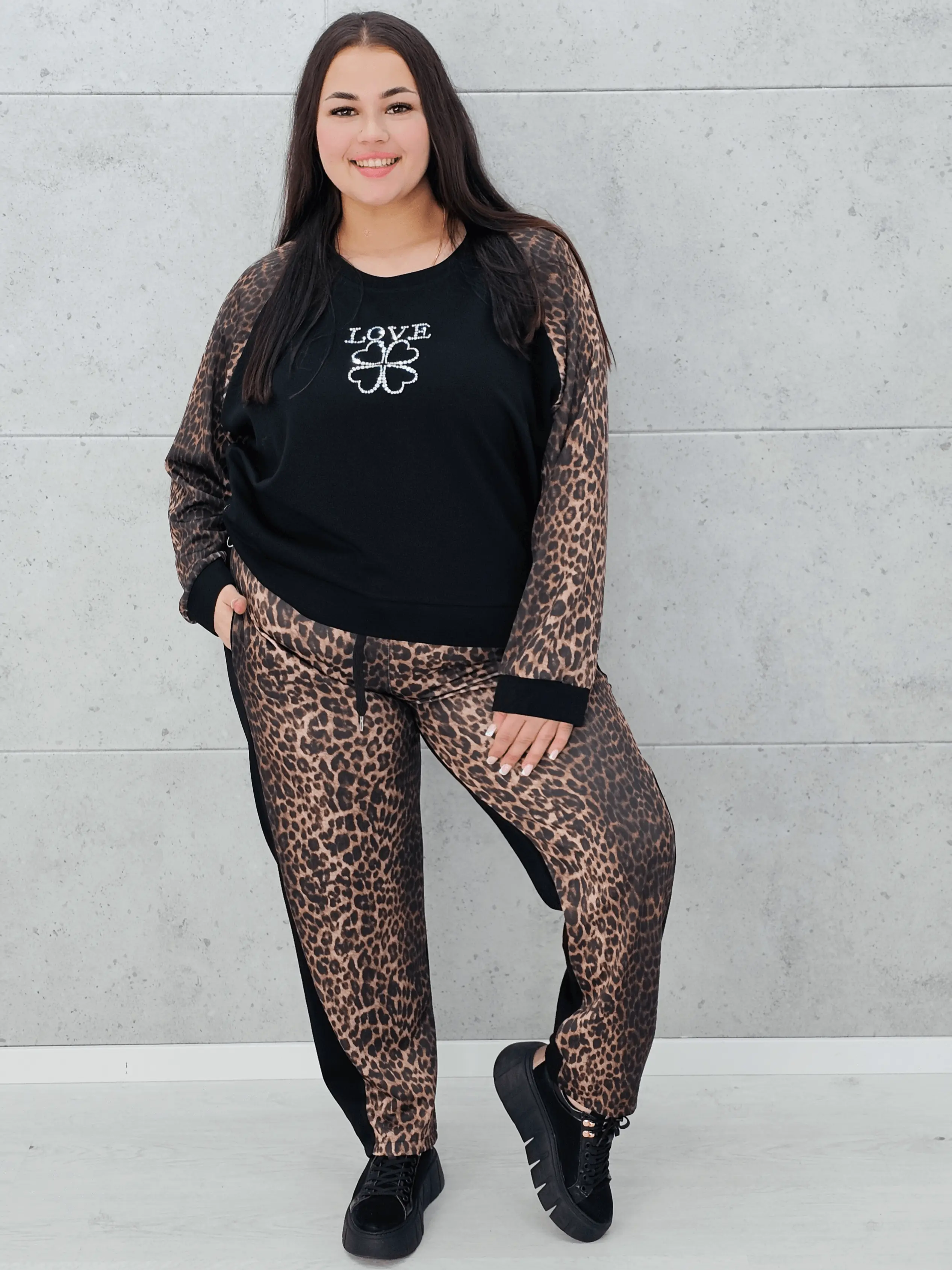 Komplet dresowy z motywem panterki Stylowa XL