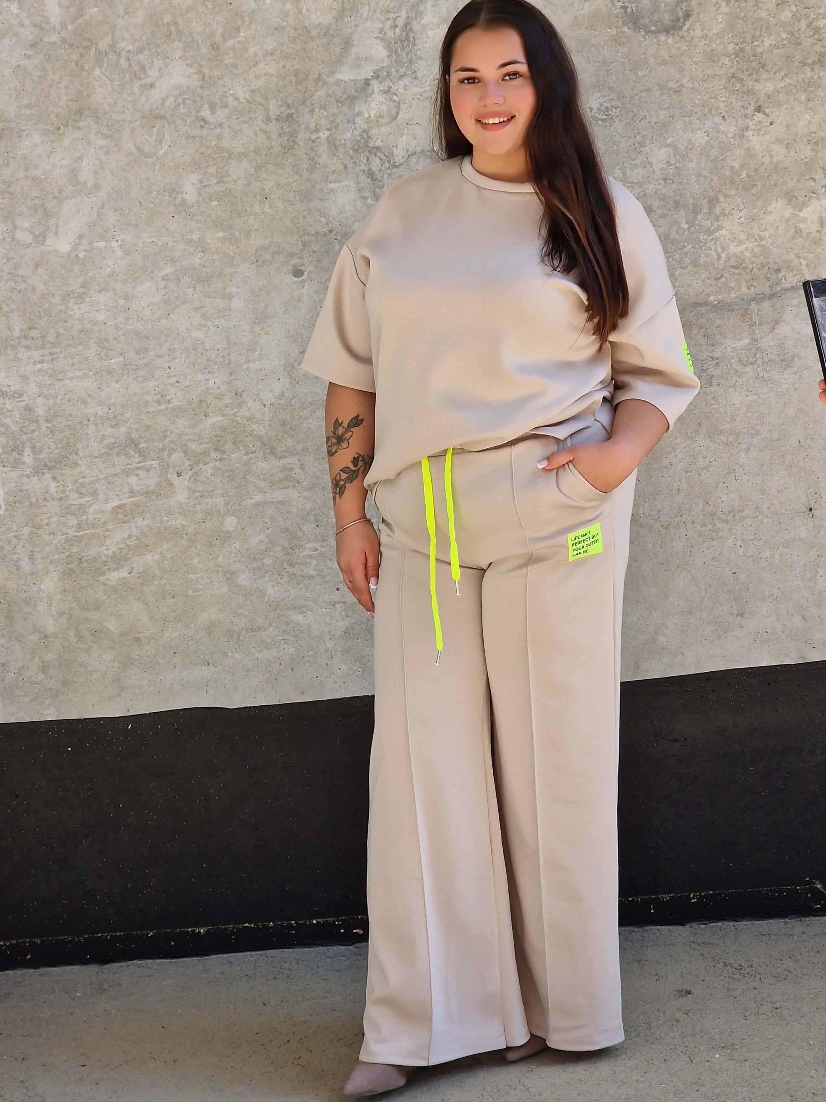 Komplet dresowy z szerokimi nogawkami Stylowa XL