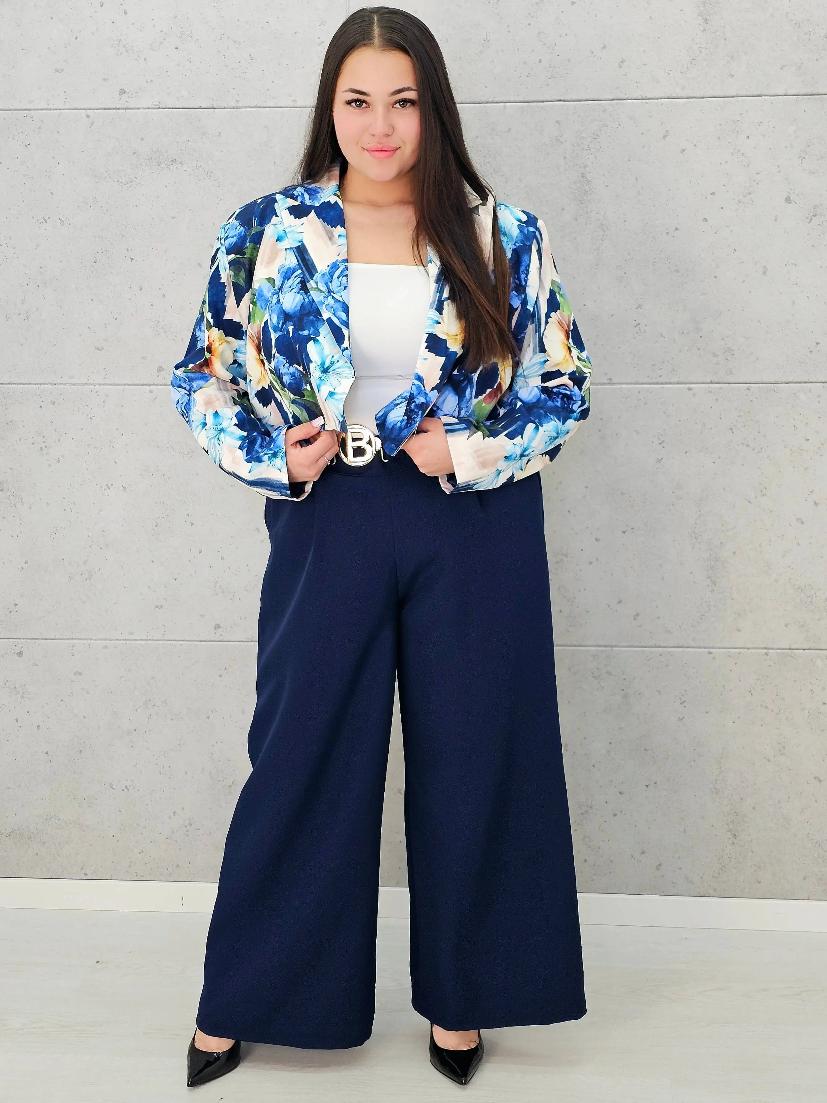 Komplet garniturowy z krótką marynarką i szerokimi spodniami Stylowa XL