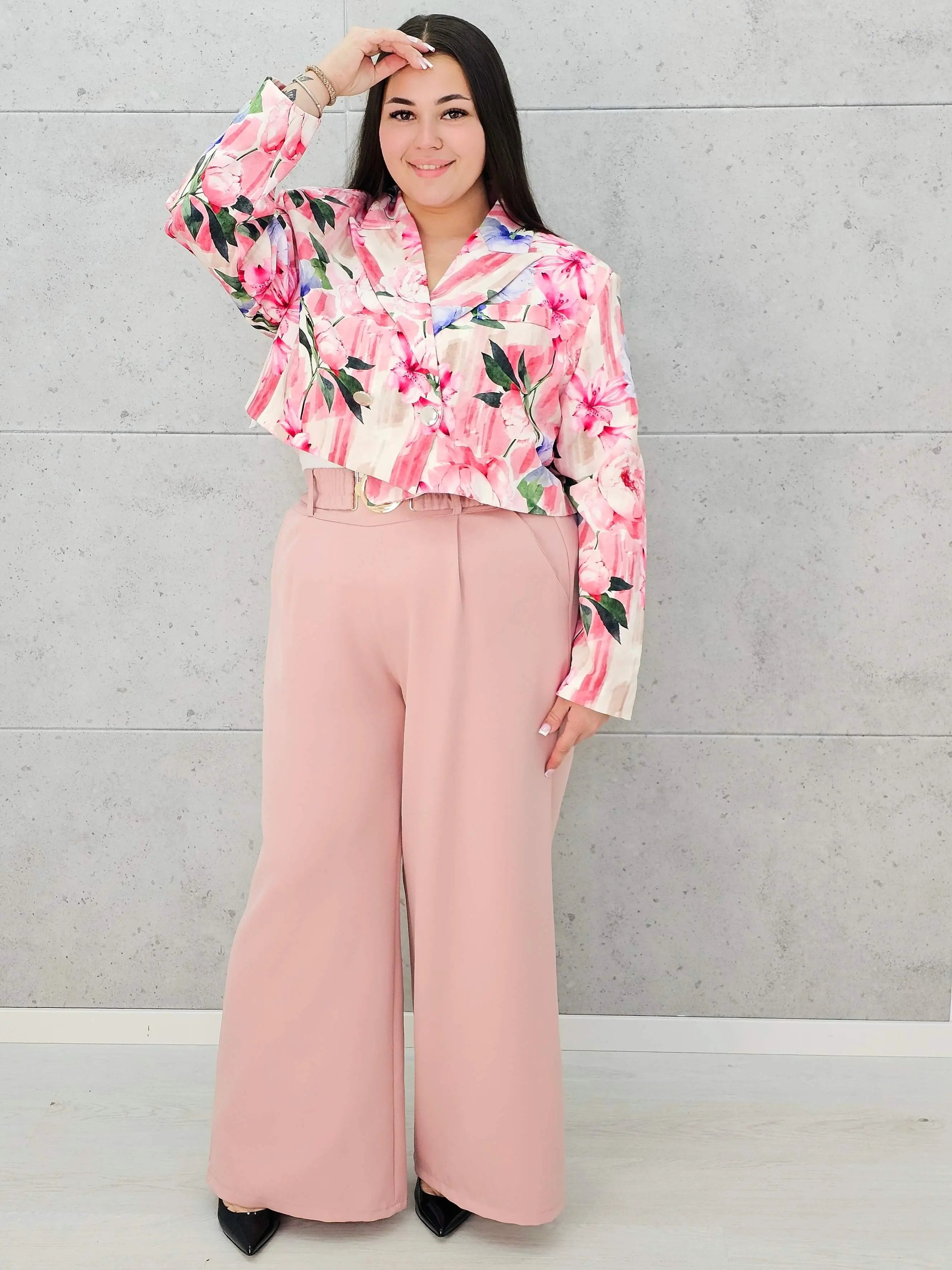 Komplet garniturowy z krótką marynarką i szerokimi spodniami Stylowa XL