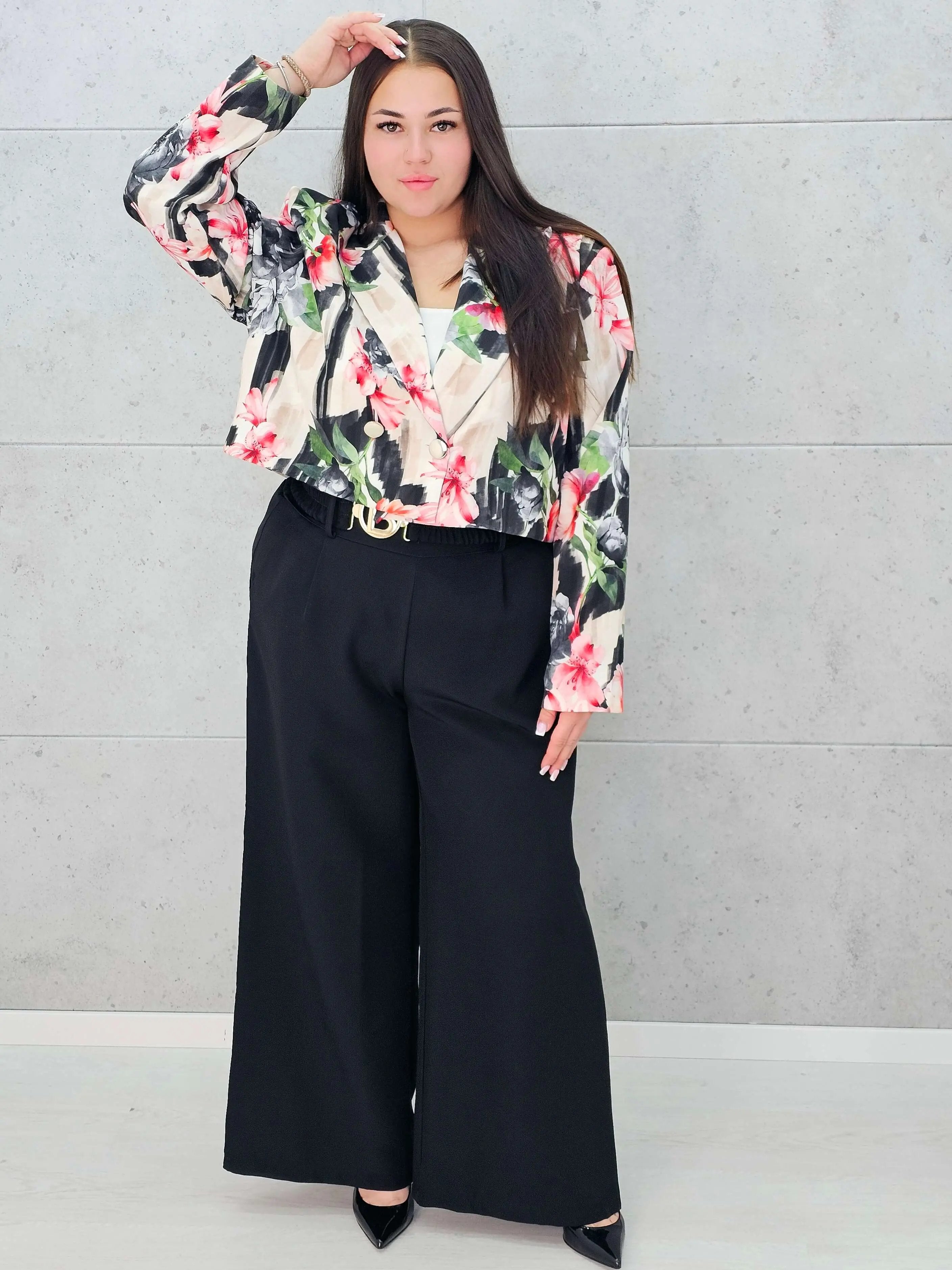 Komplet garniturowy z krótką marynarką i szerokimi spodniami Stylowa XL