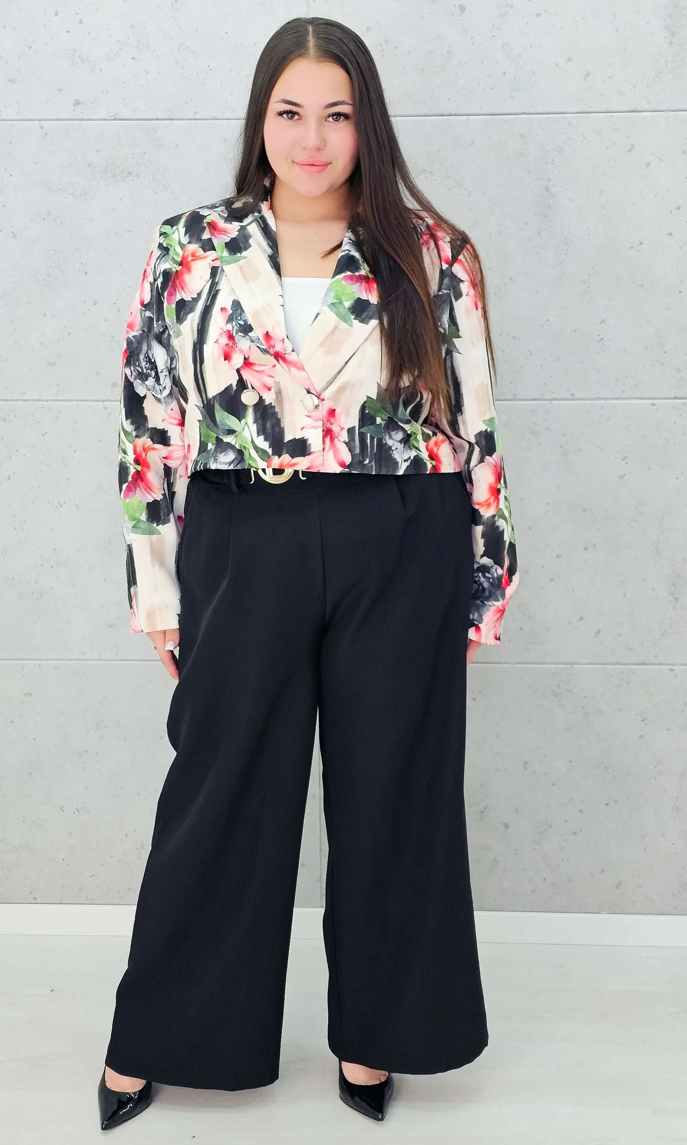 Komplet garniturowy z krótką marynarką i szerokimi spodniami Stylowa XL