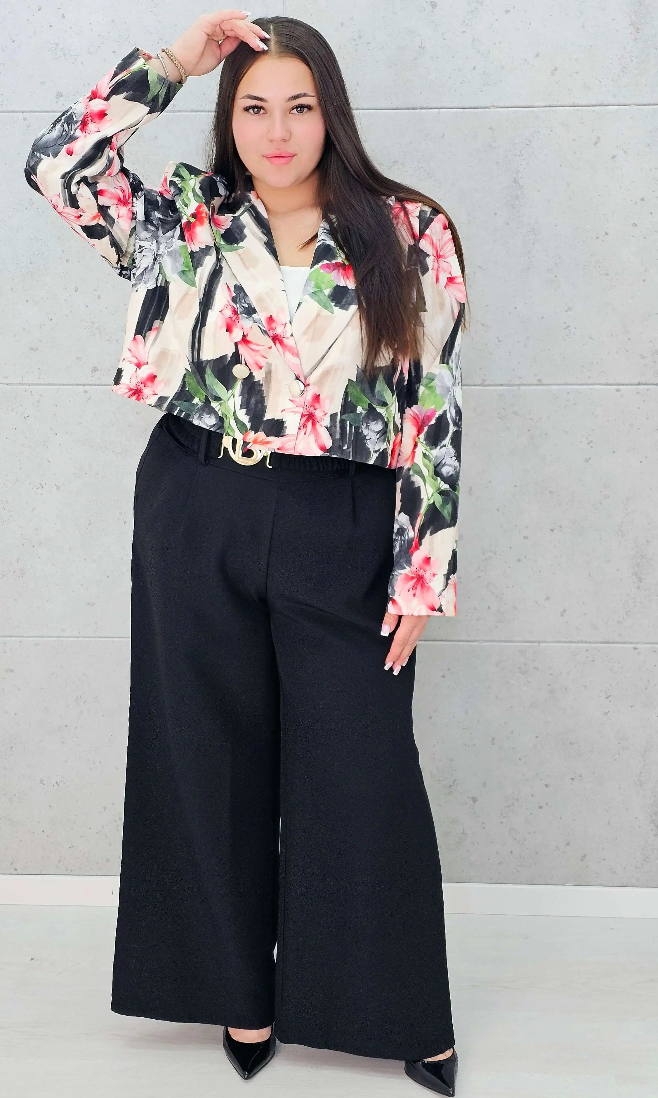 Komplet garniturowy z krótką marynarką i szerokimi spodniami Stylowa XL