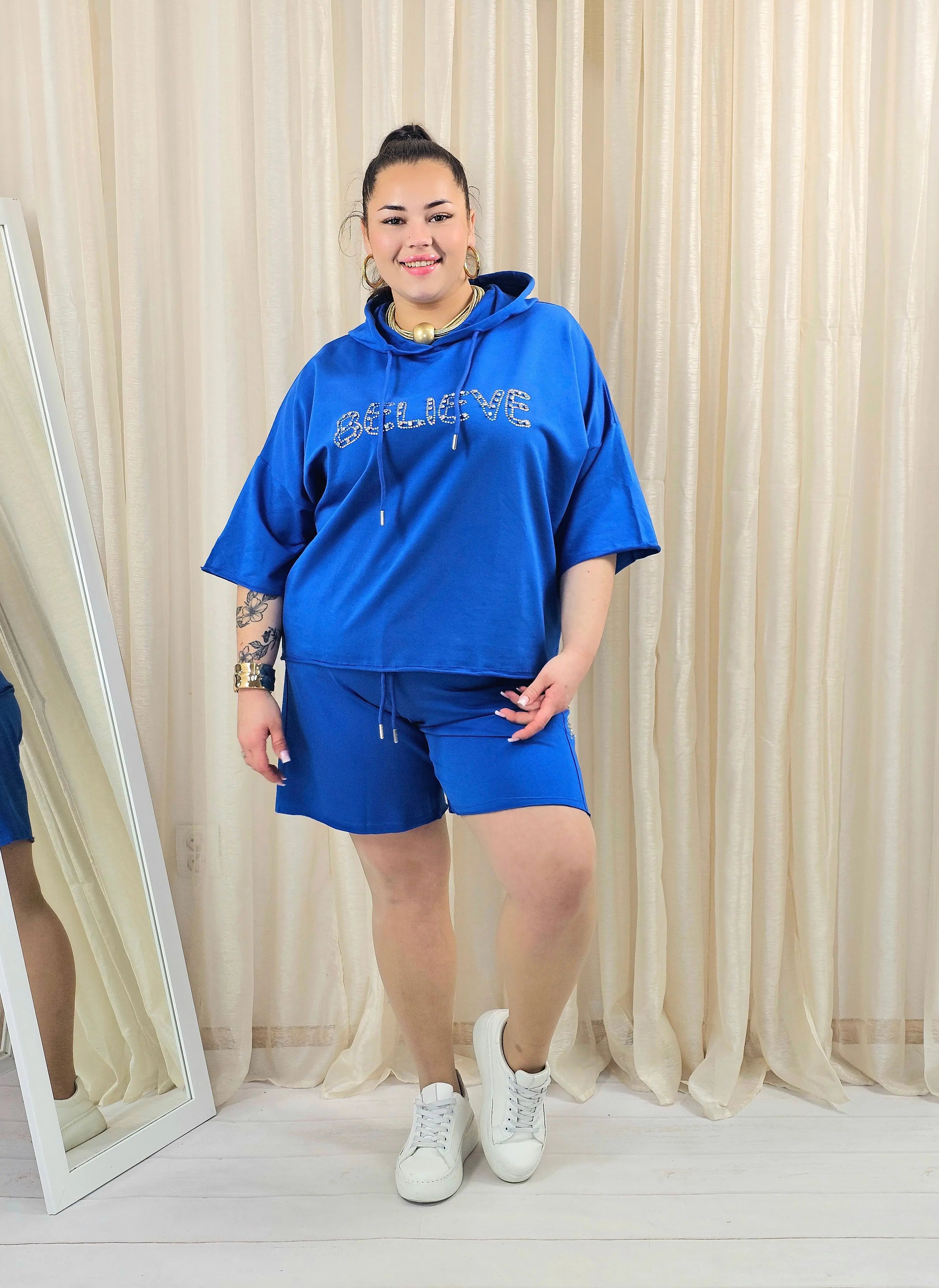 Komplet plus size BELIEVE – damski komplet XXL z bluzą z kapturem i szortami Stylowa XL