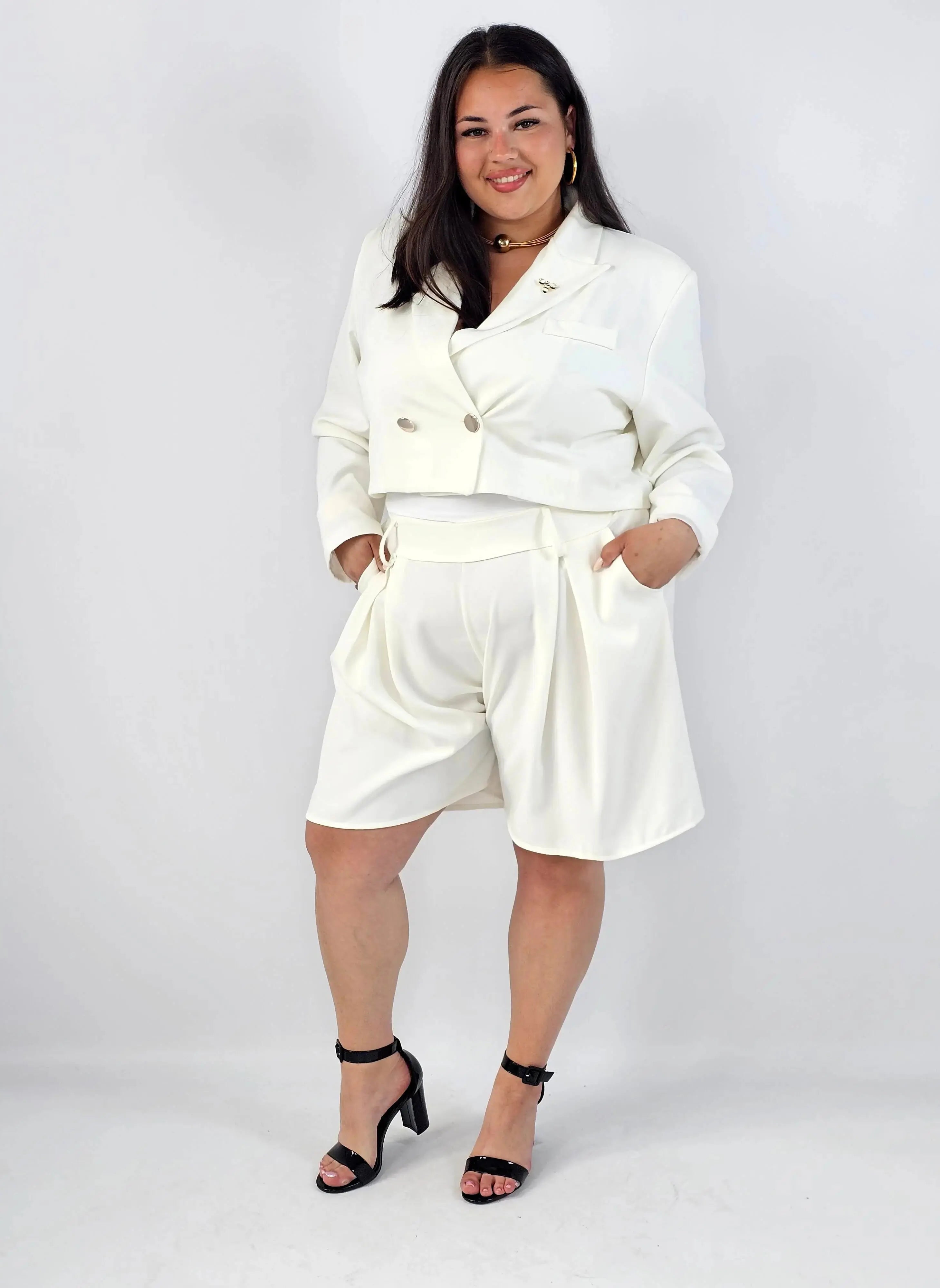 Komplet plus size garniturowy z krótką marynarką i szortami XXL Stylowa XL