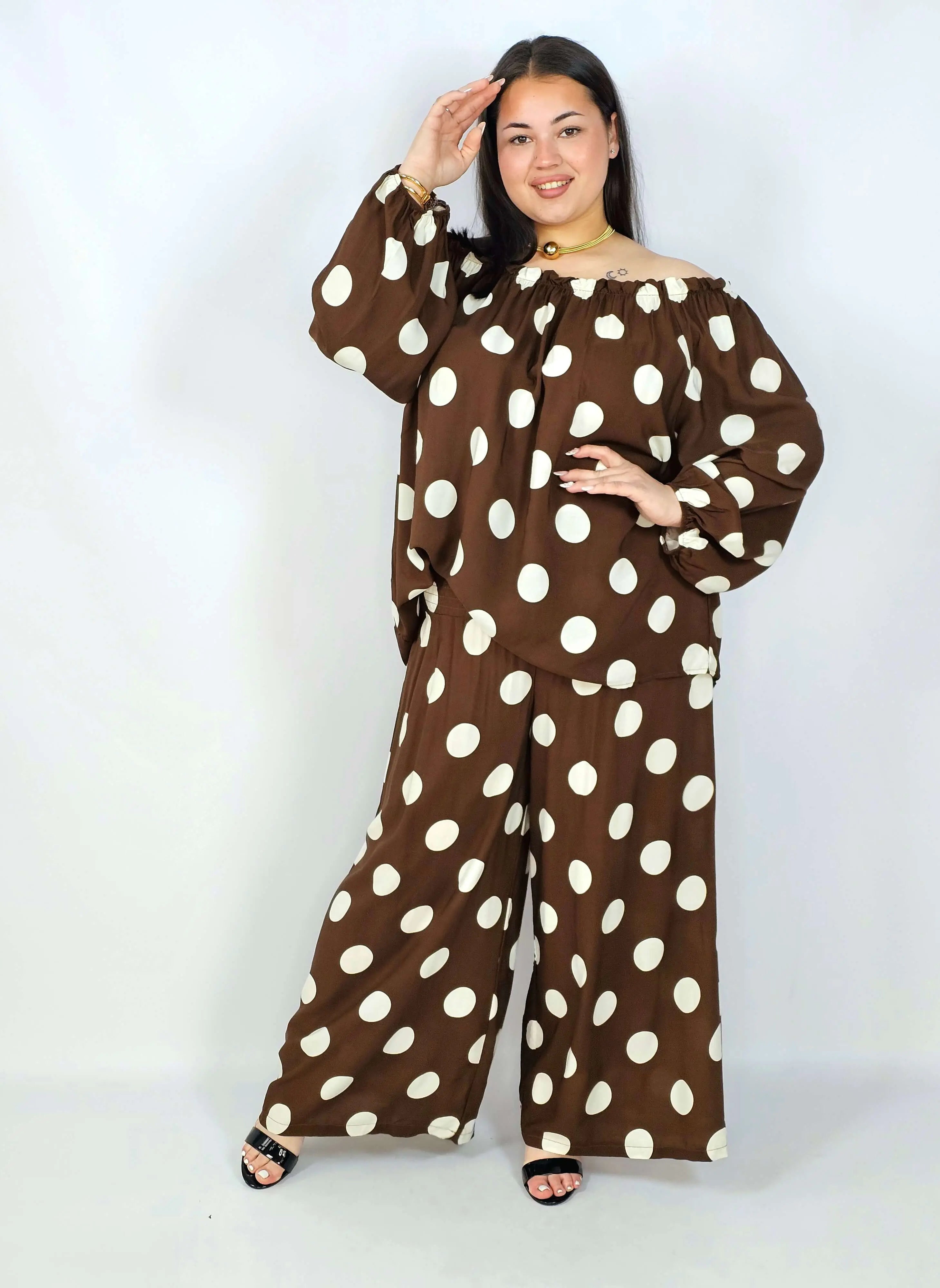 Komplet plus size hiszpanka w grochy – elegancki komplet XXL spodnie i bluzka Stylowa XL
