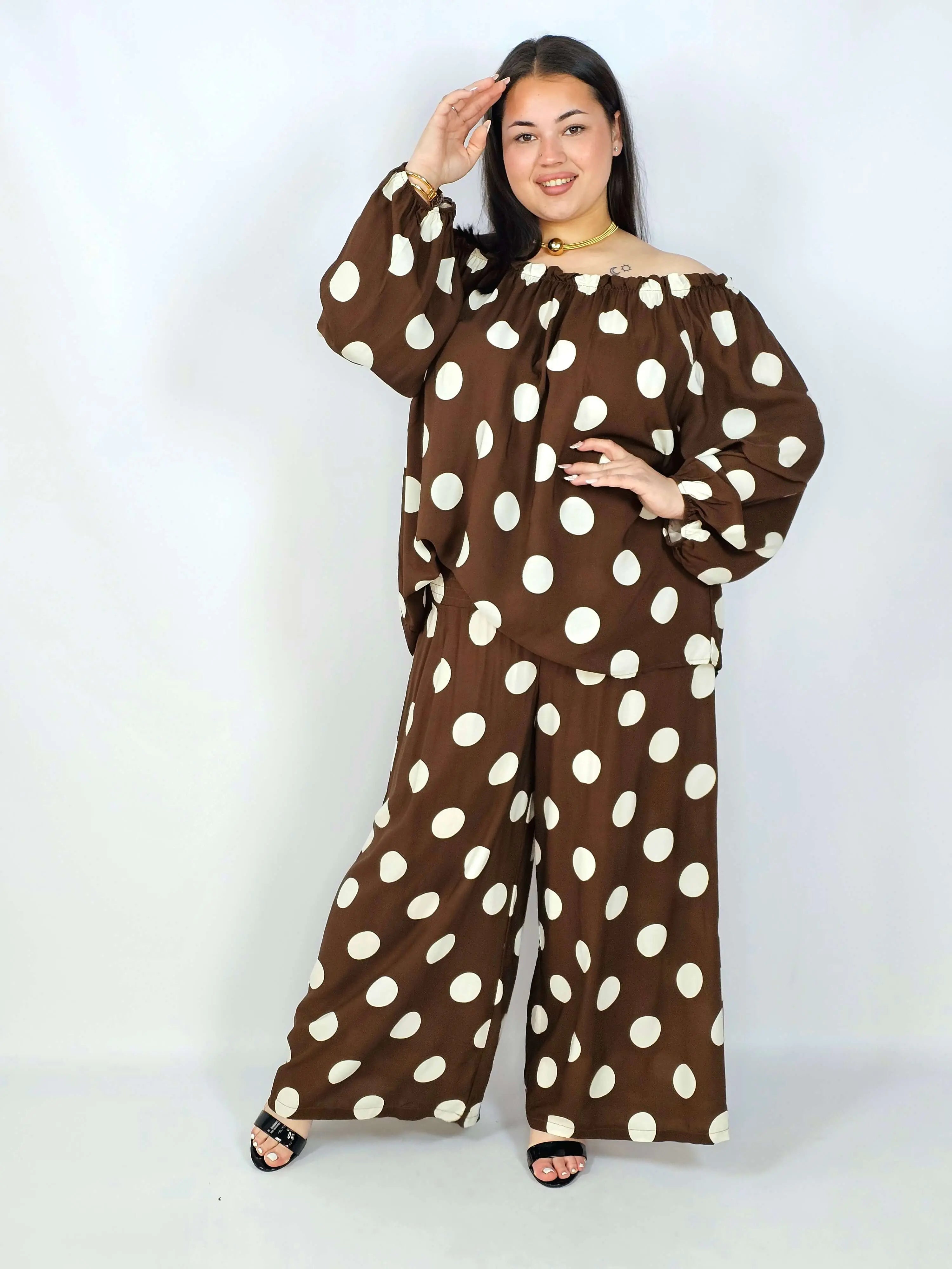 Komplet plus size hiszpanka w grochy – elegancki komplet XXL spodnie i bluzka Stylowa XL