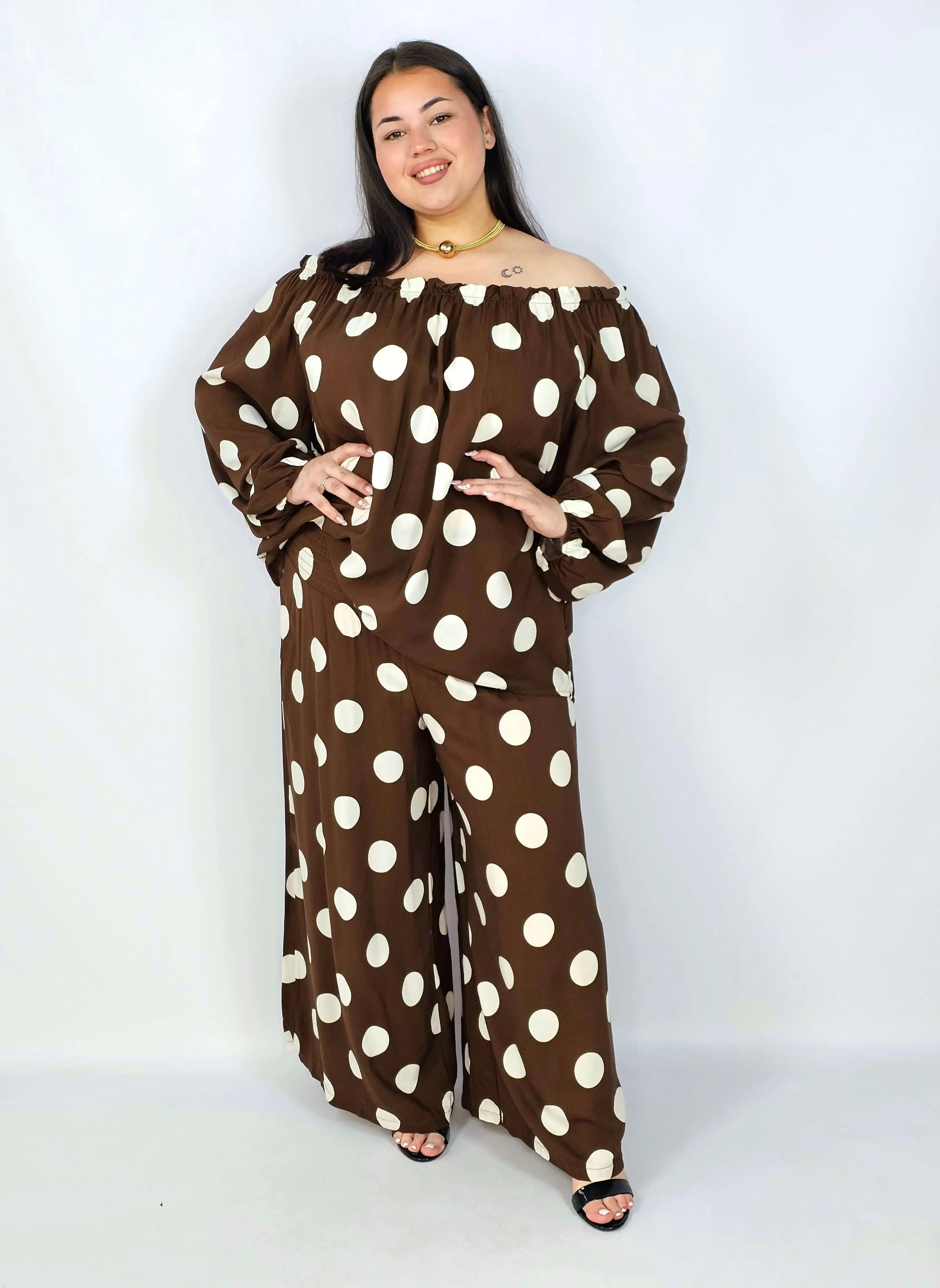 Komplet plus size hiszpanka w grochy – elegancki komplet XXL spodnie i bluzka Stylowa XL
