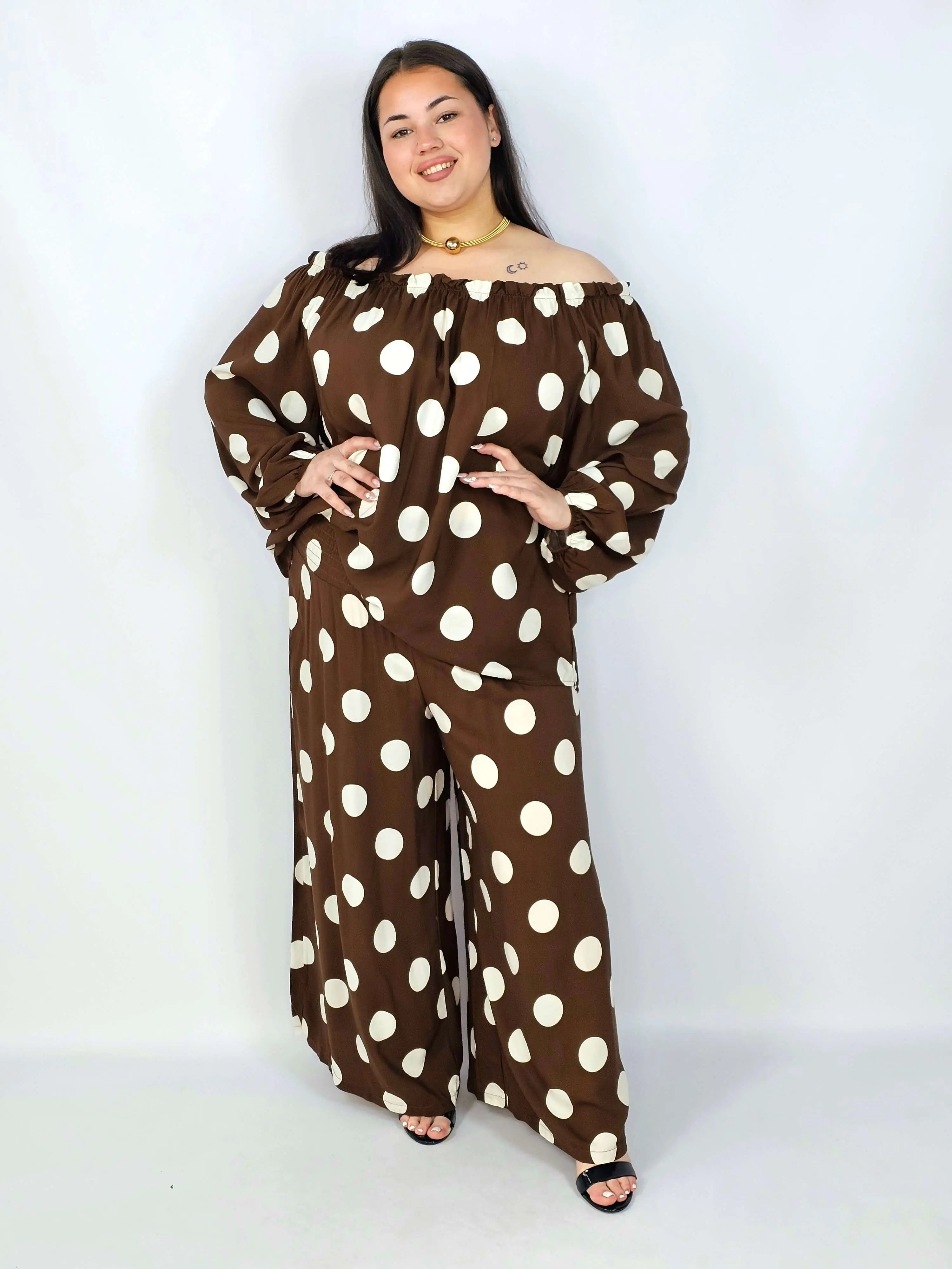 Komplet plus size hiszpanka w grochy – elegancki komplet XXL spodnie i bluzka Stylowa XL