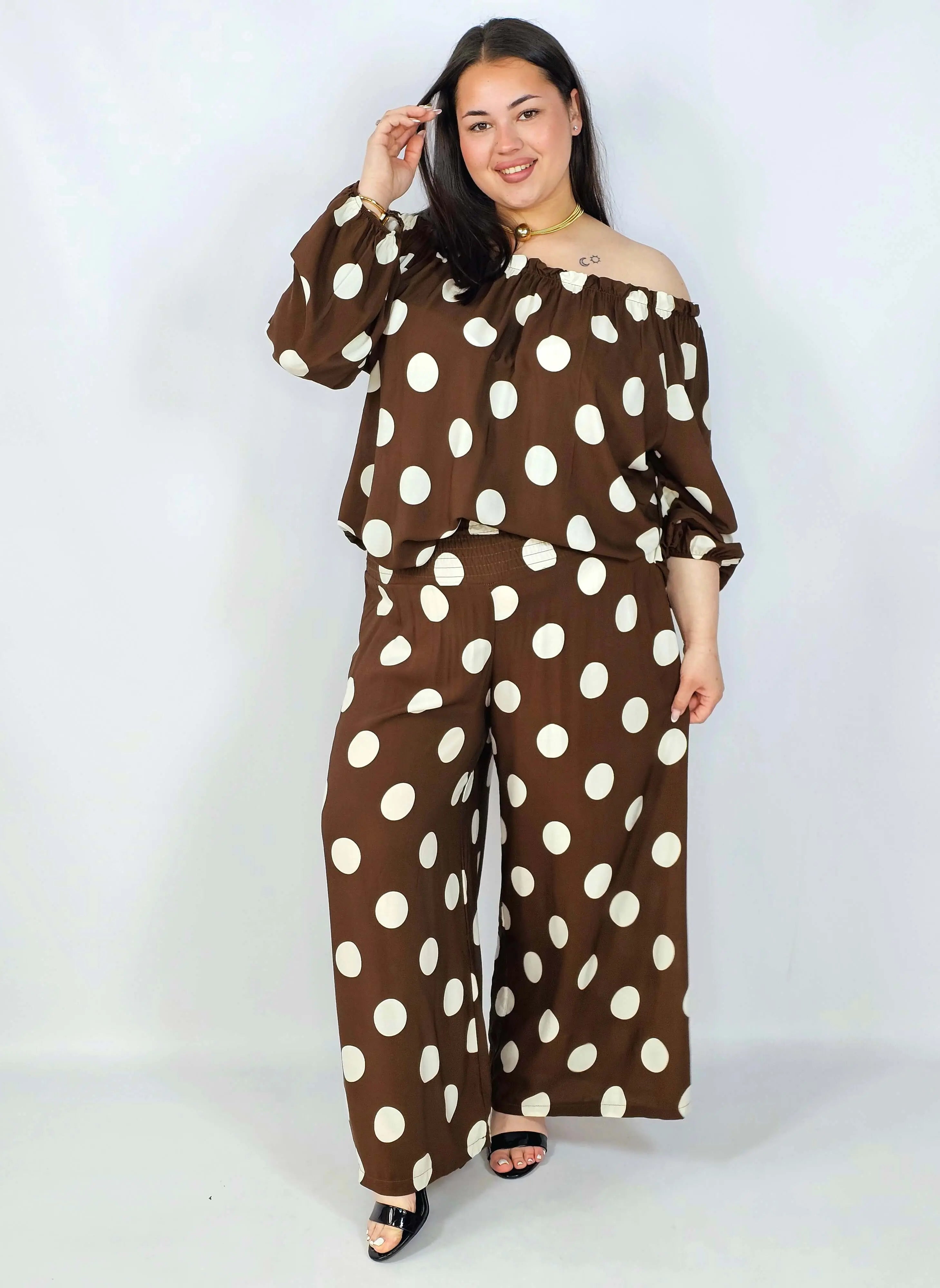 Komplet plus size hiszpanka w grochy – elegancki komplet XXL spodnie i bluzka Stylowa XL