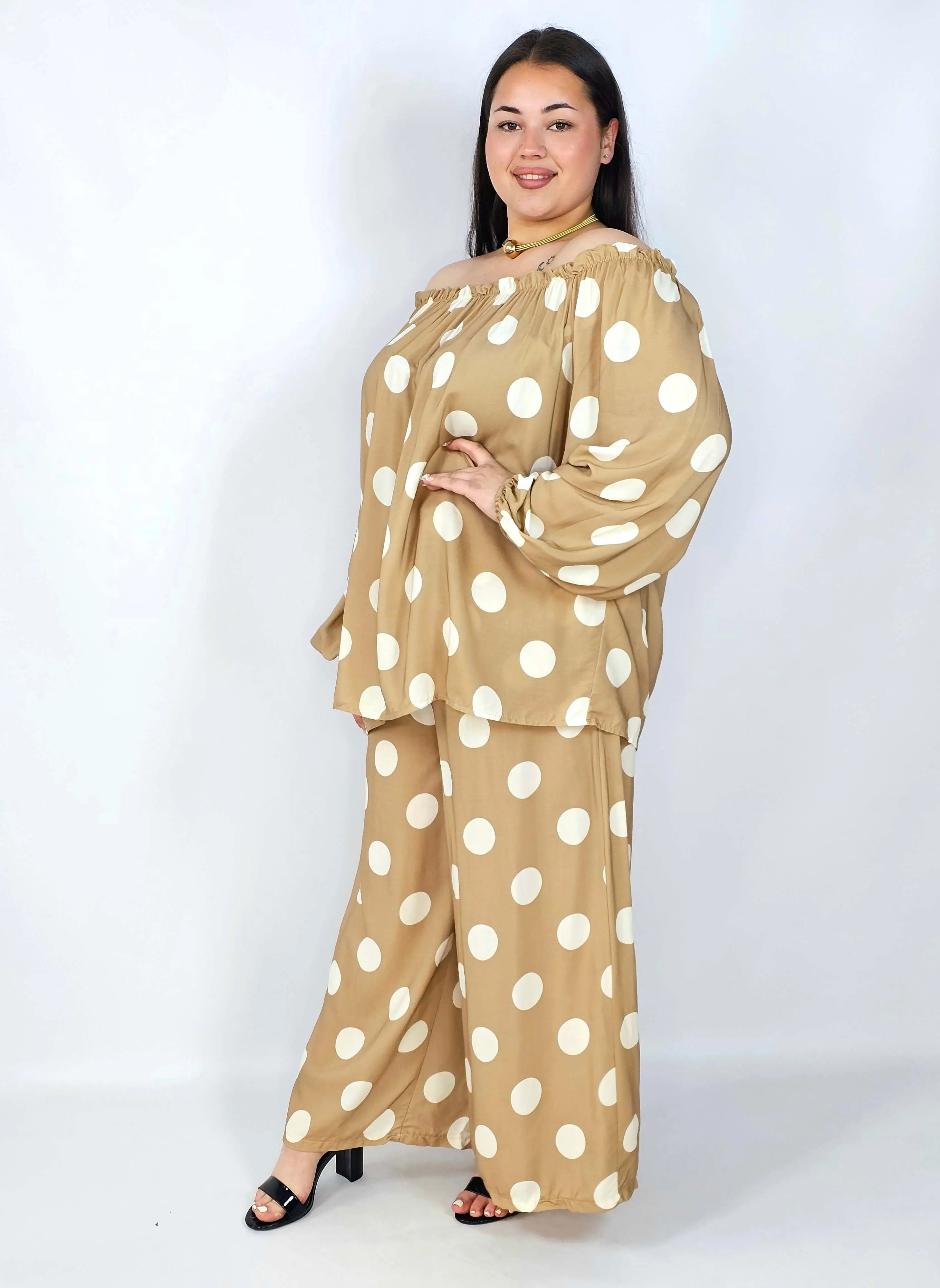 Komplet plus size hiszpanka w grochy – elegancki komplet XXL spodnie i bluzka Stylowa XL