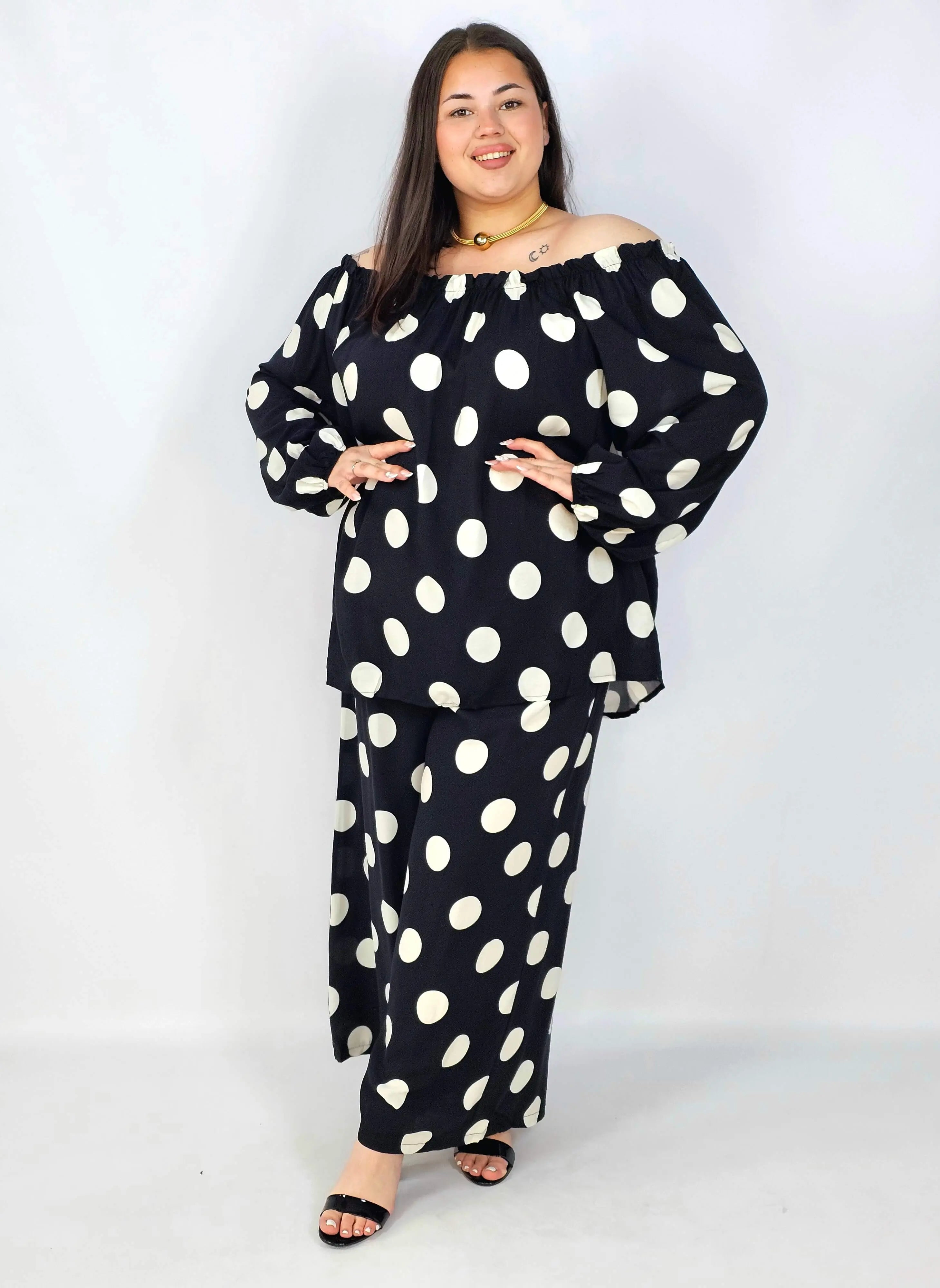 Komplet plus size hiszpanka w grochy – elegancki komplet XXL spodnie i bluzka Stylowa XL