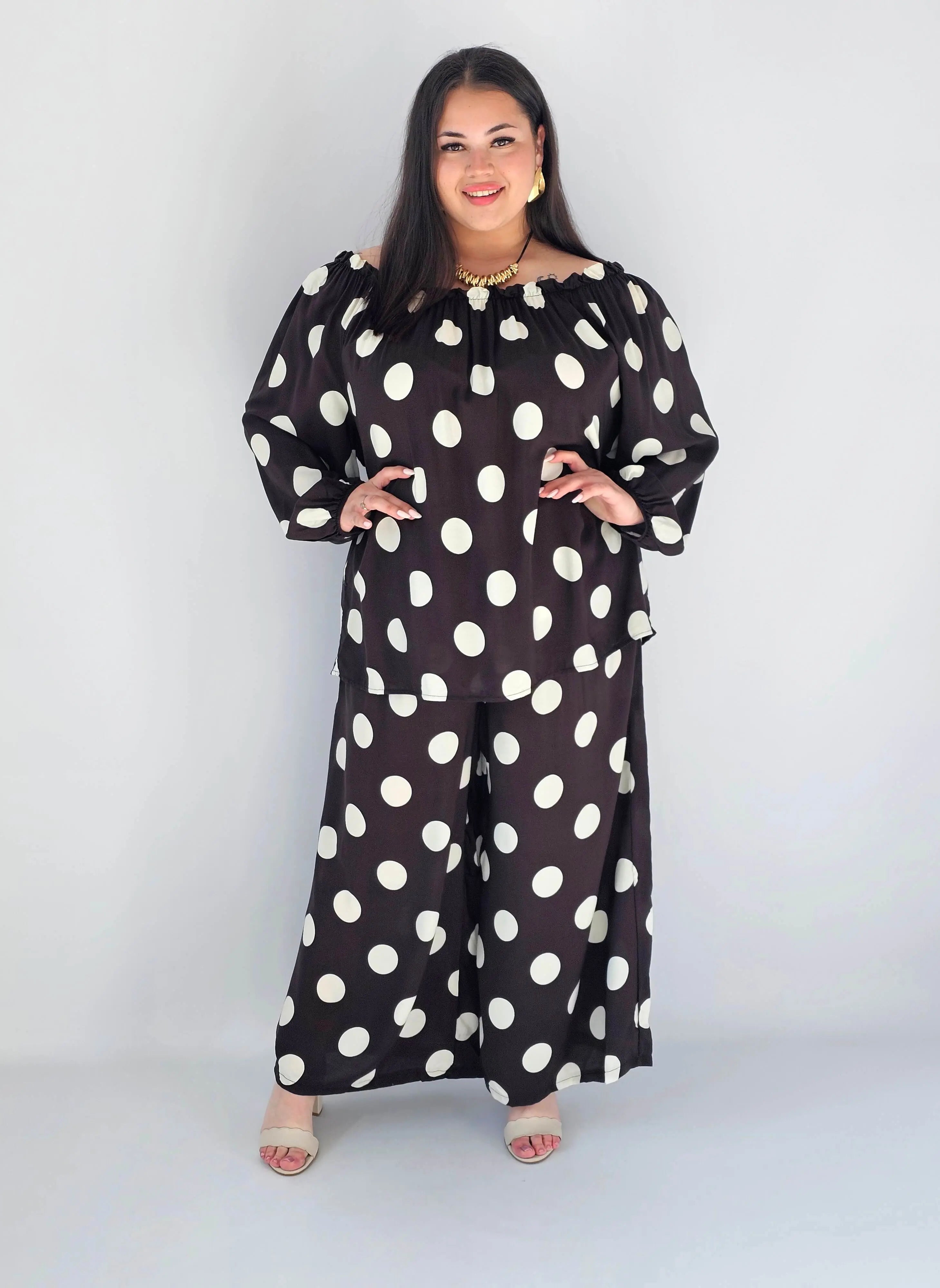Komplet plus size hiszpanka w grochy – elegancki komplet XXL spodnie i bluzka Stylowa XL