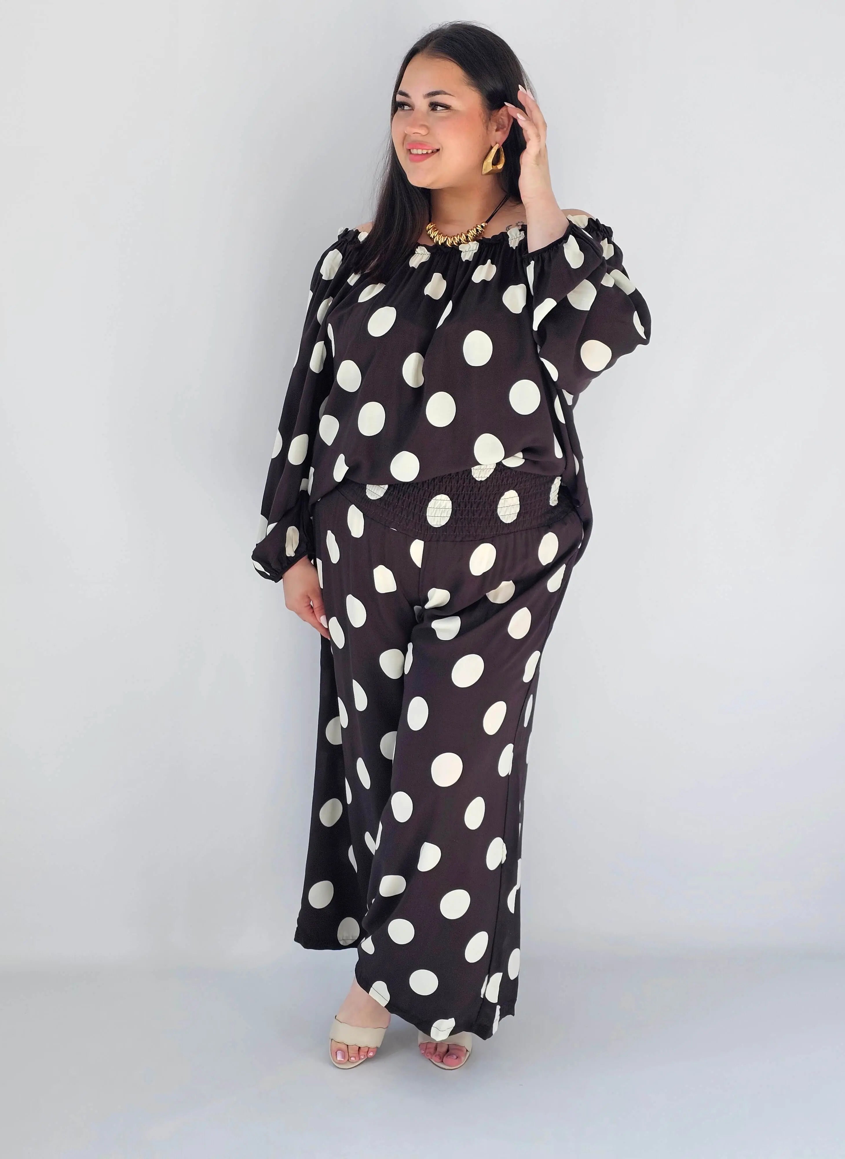 Komplet plus size hiszpanka w grochy – elegancki komplet XXL spodnie i bluzka Stylowa XL