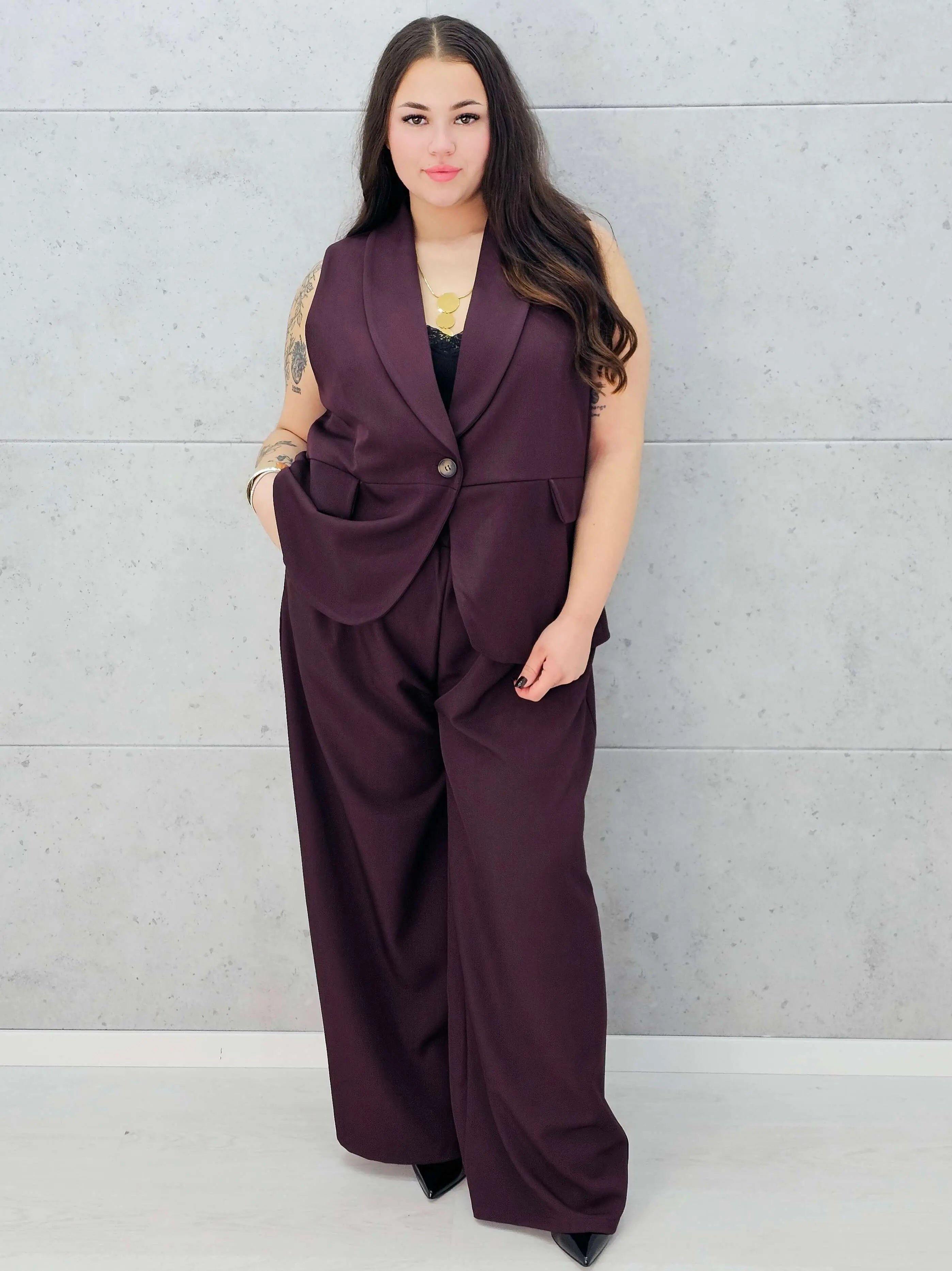 Komplet z kamizelką plus size – elegancka moda XXL na każdą okazję Stylowa XL