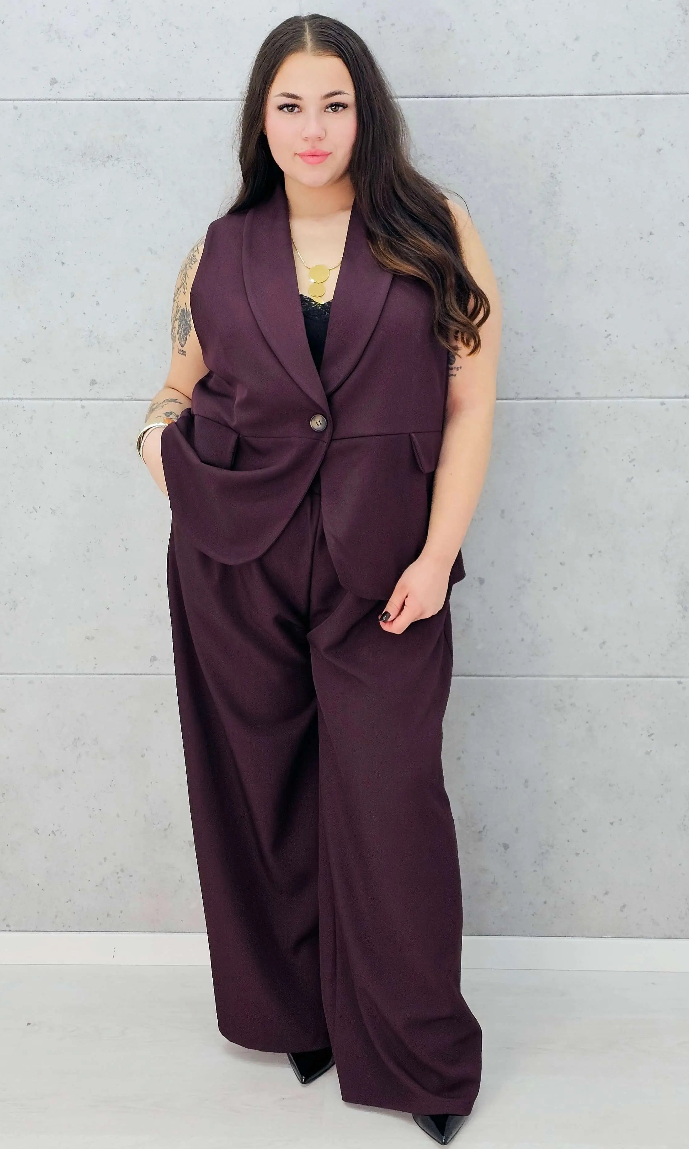 Komplet z kamizelką plus size – elegancka moda XXL na każdą okazję Stylowa XL