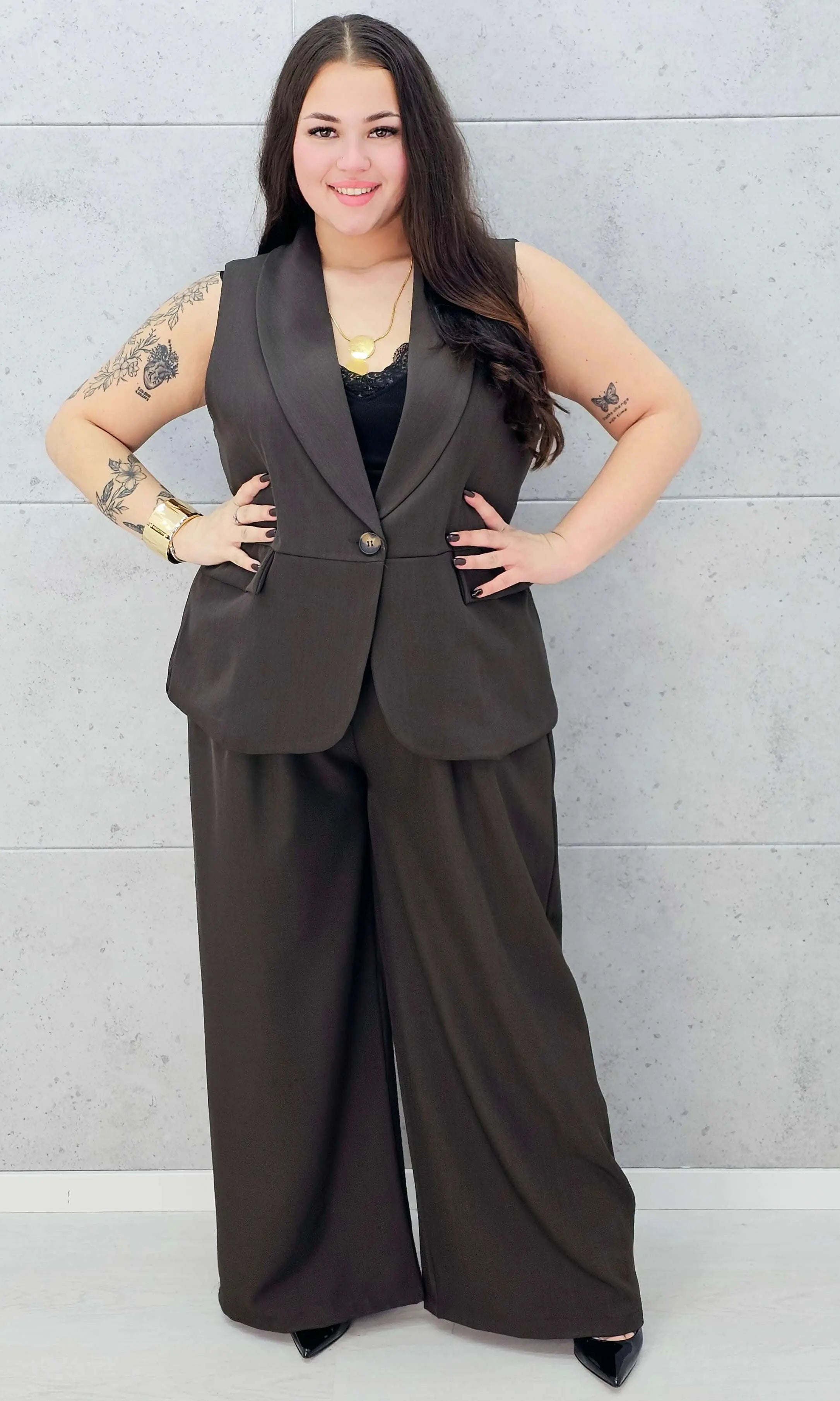 Komplet z kamizelką plus size – elegancka moda XXL na każdą okazję Stylowa XL
