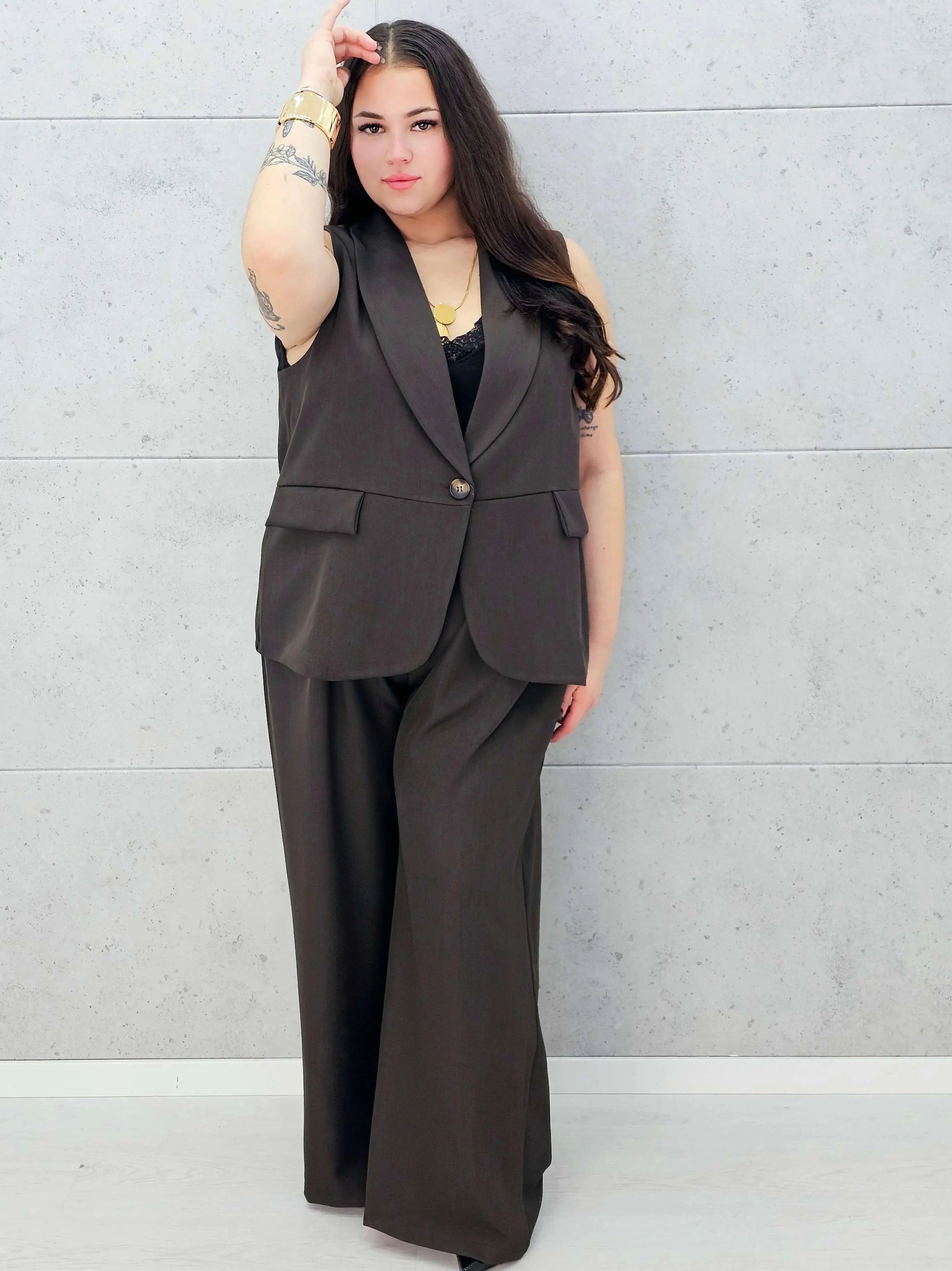 Komplet z kamizelką plus size – elegancka moda XXL na każdą okazję Stylowa XL